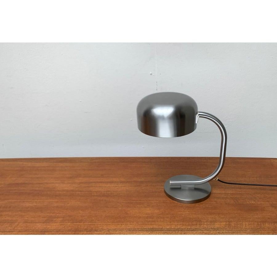 Minimalist table lamps from Kaiser glow with a special surface.

A minimalist design by Kaiser. The lamp convinces with its simple design language. The bluish steel surface is striking. The reflector screen can be turned at a certain angle. The