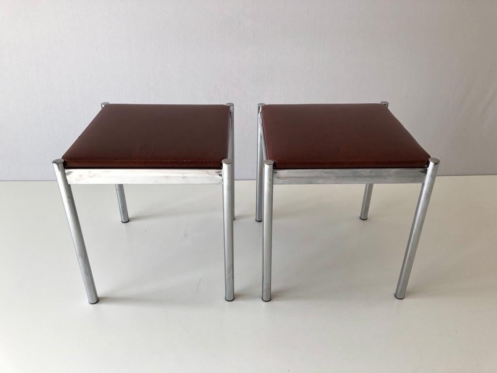 Deutsches modernes Hockerpaar aus verchromtem Leder von Mayer, 1970er Jahre, Deutschland


Messwerte :

Höhe: 43,5 cm
Sitzplätze: 38 cm x 38 cm

Bitte zögern Sie nicht, uns zu fragen, wenn Sie irgendwelche Fragen haben.