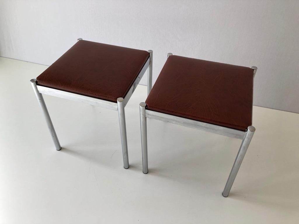 Deutsches modernes Hockerpaar aus verchromtem Leder von Mayer, 1970er Jahre, Deutschland (Metall)