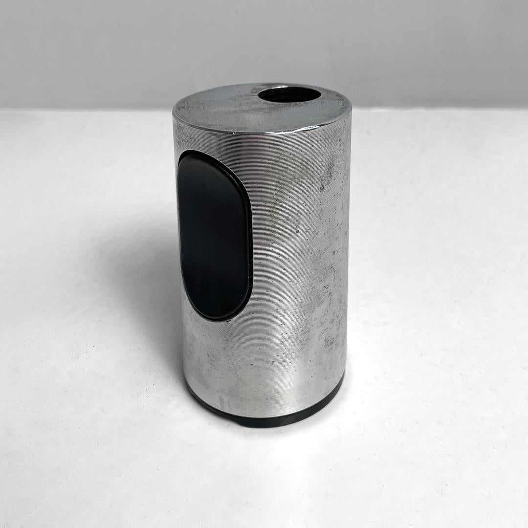 German modern metal and plastic table lighter T2 by Dieter Rams for Braun, 1970s
Cylindrical table lighter mod. T2 in knurled metal. The flame supply point is located on one side of the upper part, the ignition system is a black plastic button with