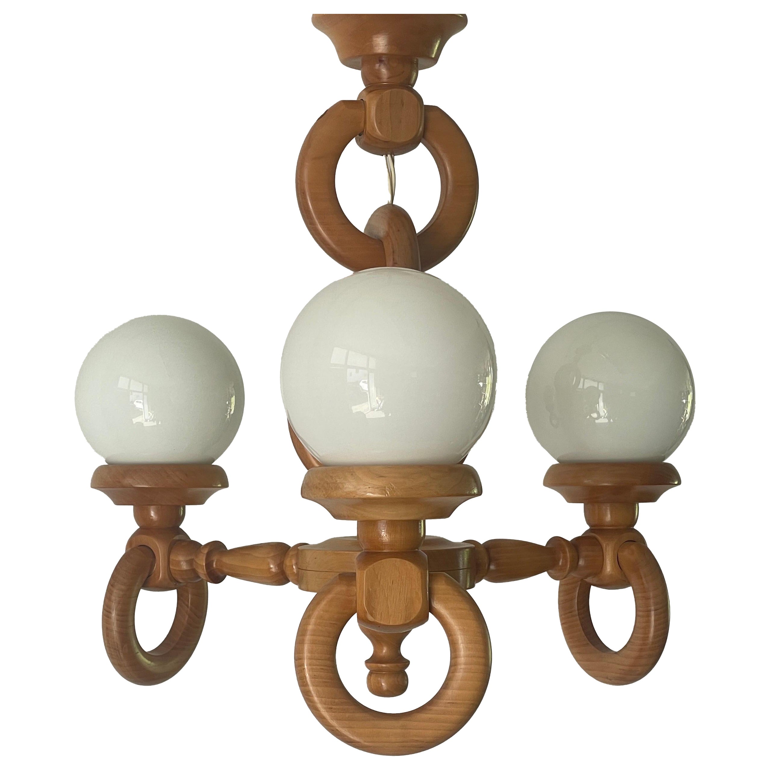 Plafonnier moderne allemand à triple corps de chaîne en verre opalin et en bois, années 1970, allemand