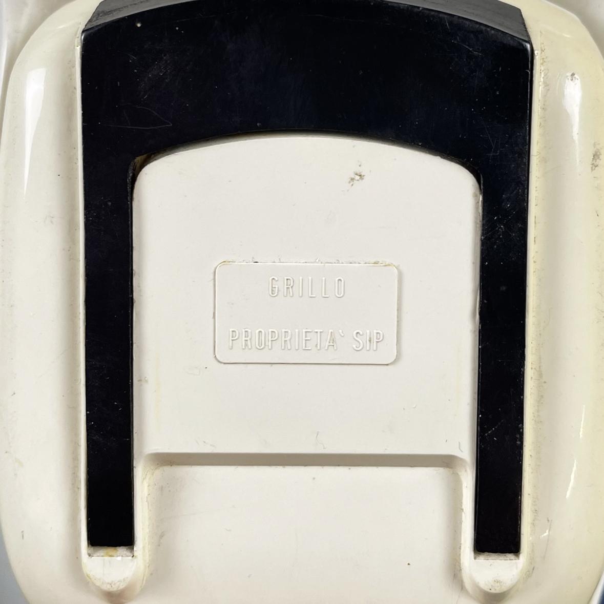 German Modern White Telephone Mod. Grillo by Zanuso Sapper for Siemens, 1960s For Sale 2