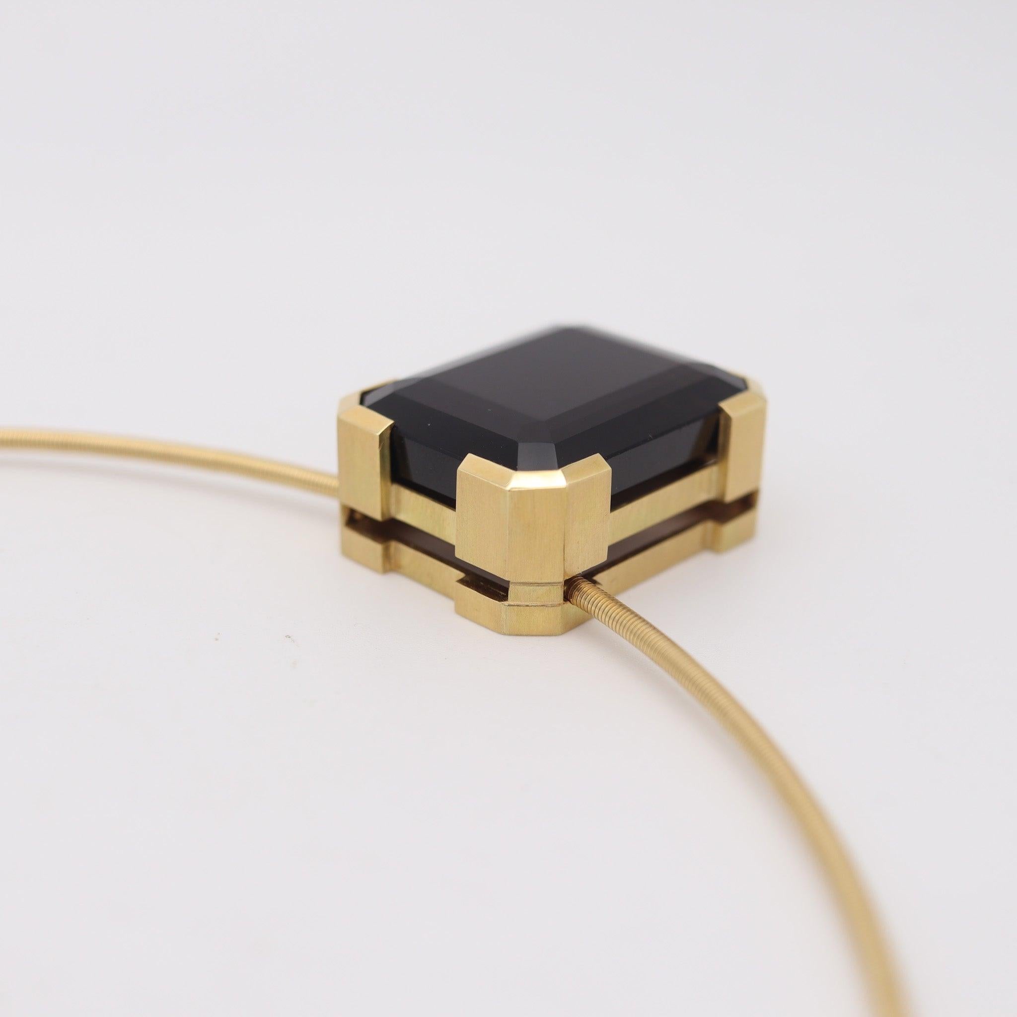 GERMAN MODERNISM 1970 Collier pendentif en or jaune 18 carats et topaze 95,44 carats Pour femmes en vente