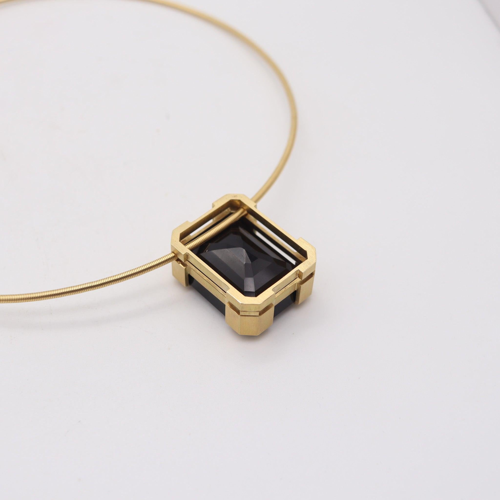 GERMAN MODERNISM 1970 Collier pendentif en or jaune 18 carats et topaze 95,44 carats en vente 3