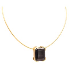 GERMAN MODERNISM 1970 Collier pendentif en or jaune 18 carats et topaze 95,44 carats