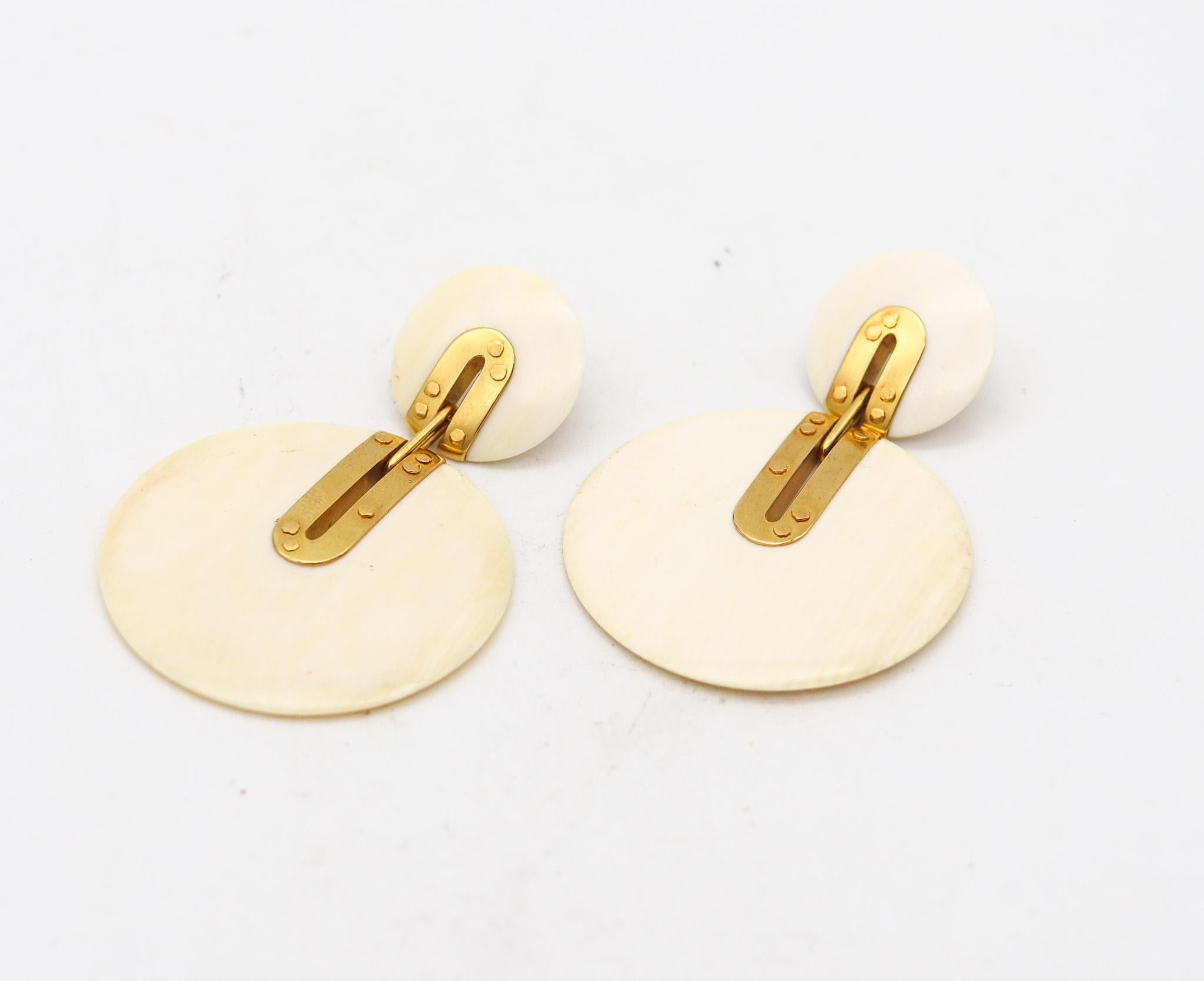 German Modernist 1970 Geometric Statement Dangle Drop Earrings 18Kt Yellow Gold In Excellent Condition For Sale In Miami, FL