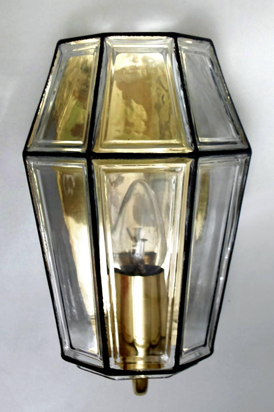 One of German Vintage Modernist Glass Sconce Wall Lamp 1960s In Good Condition For Sale In Berlin, DE