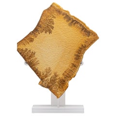 Des cristaux dendrite naturels allemands montés sur une base en acrylique personnalisée