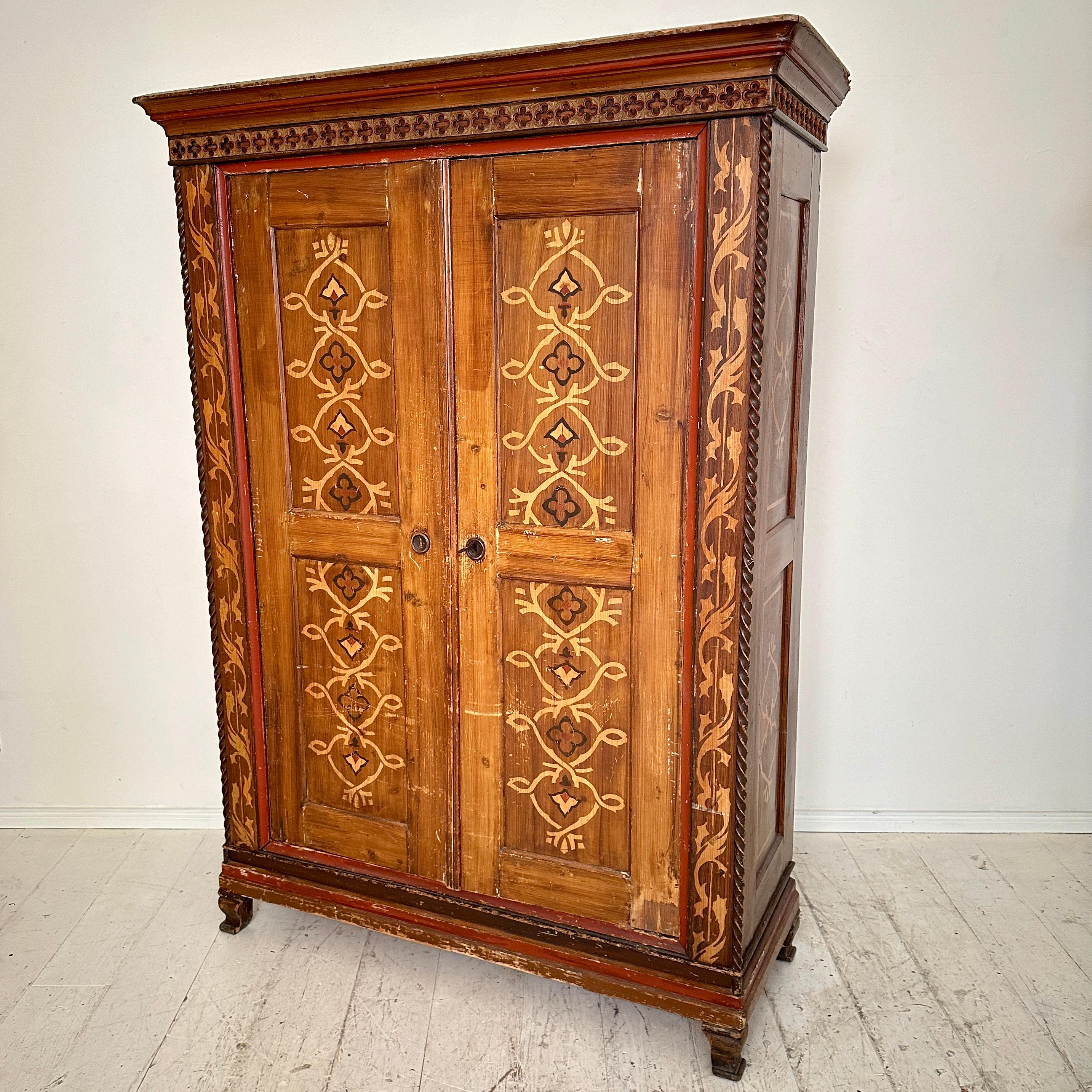 German Neo-Gothic Painted and Carved Cupboard, around 1870 In Good Condition For Sale In Berlin, DE