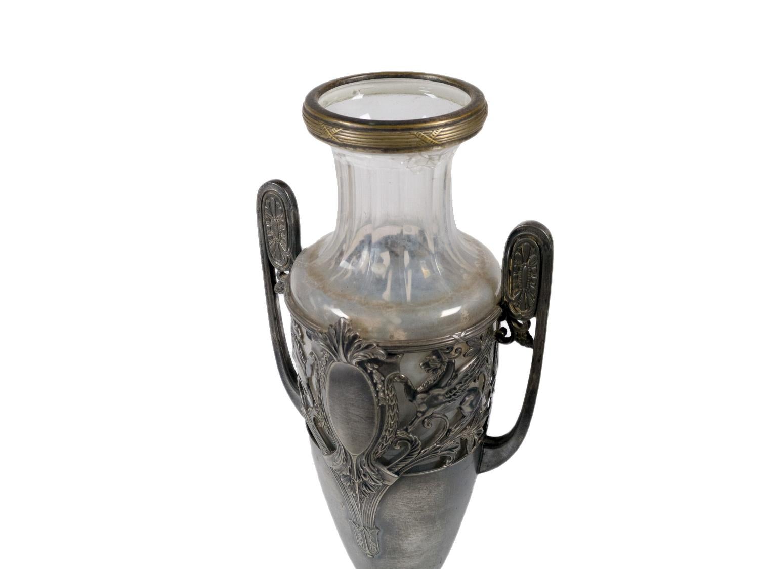 Neoclassico Vaso ad anfora neoclassico tedesco in peltro e vetro, 1900 in vendita