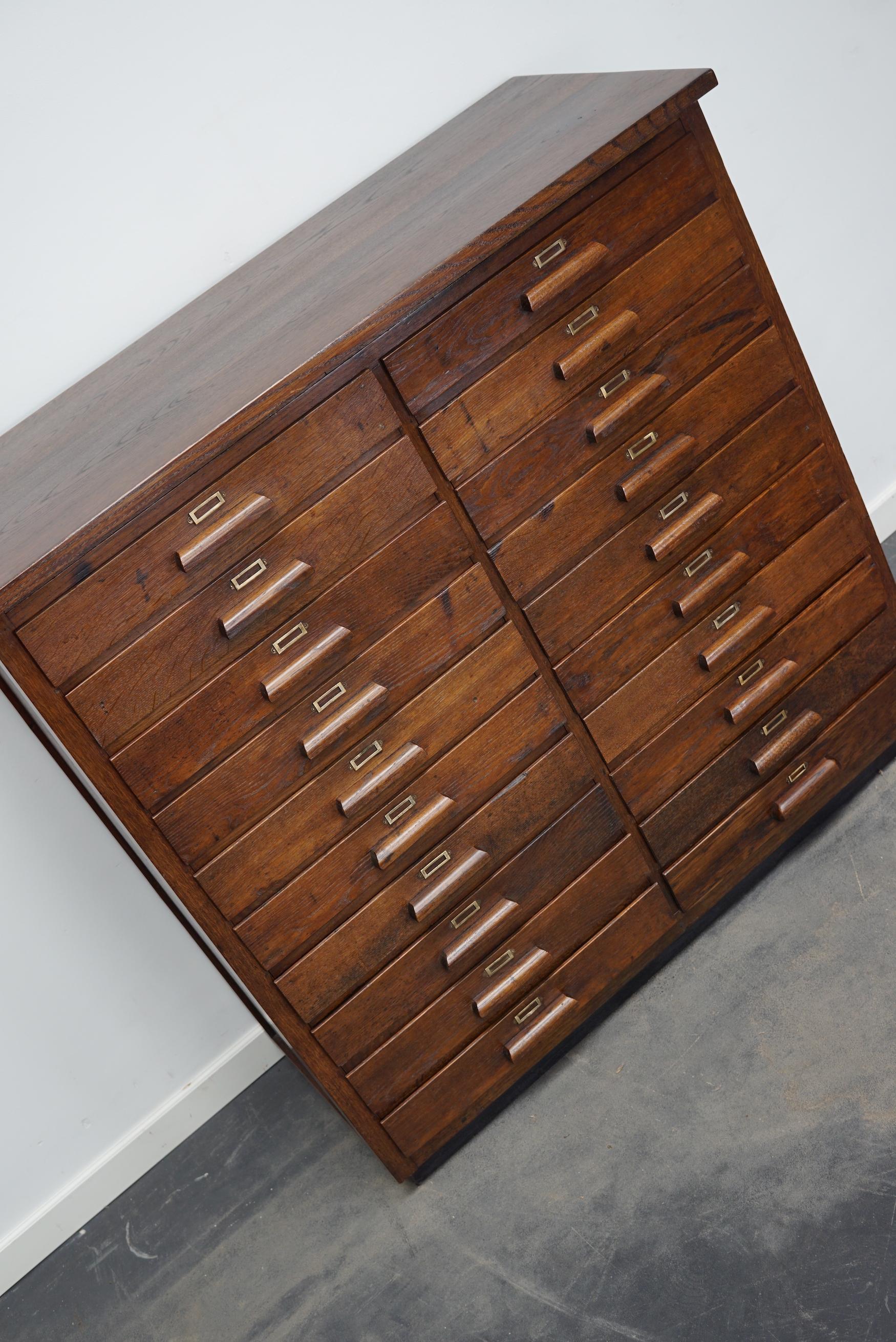 German Oak Apothecary Cabinet or Bank of Drawers, 1930's In Good Condition In Nijmegen, NL