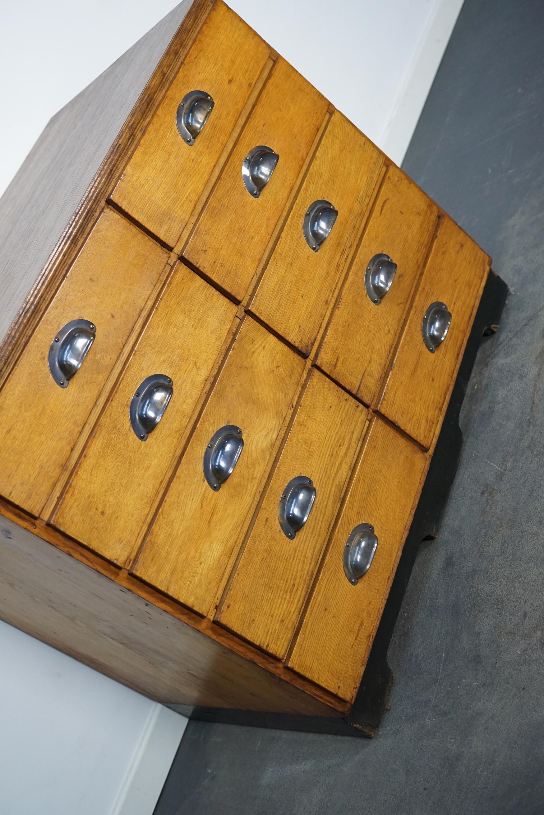 German Oak / Pine Apothecary Cabinet or Bank of Drawers, Mid-20th Century In Good Condition For Sale In Nijmegen, NL