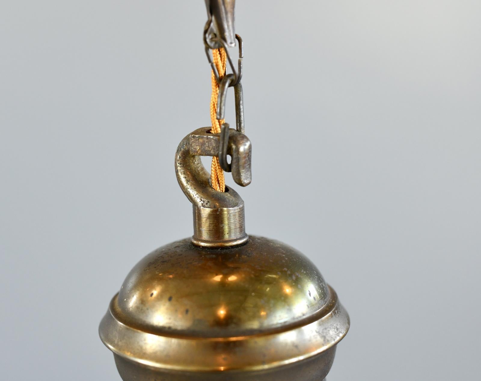 Lampada a sospensione opalina tedesca del 1910 circa in vendita 2