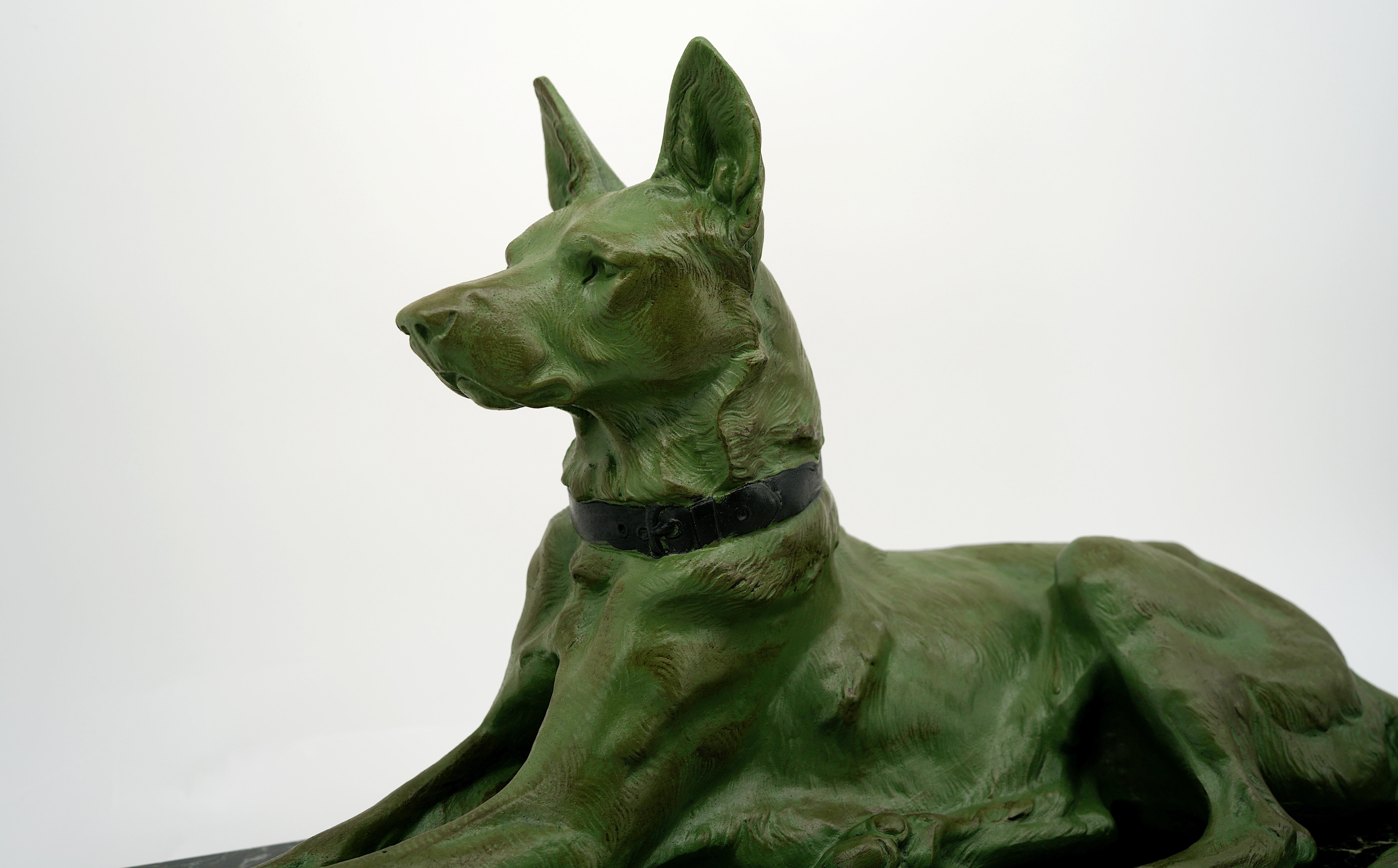 Deutscher oder Belgischer Schäferhund Skulptur 1930 (Art déco) im Angebot