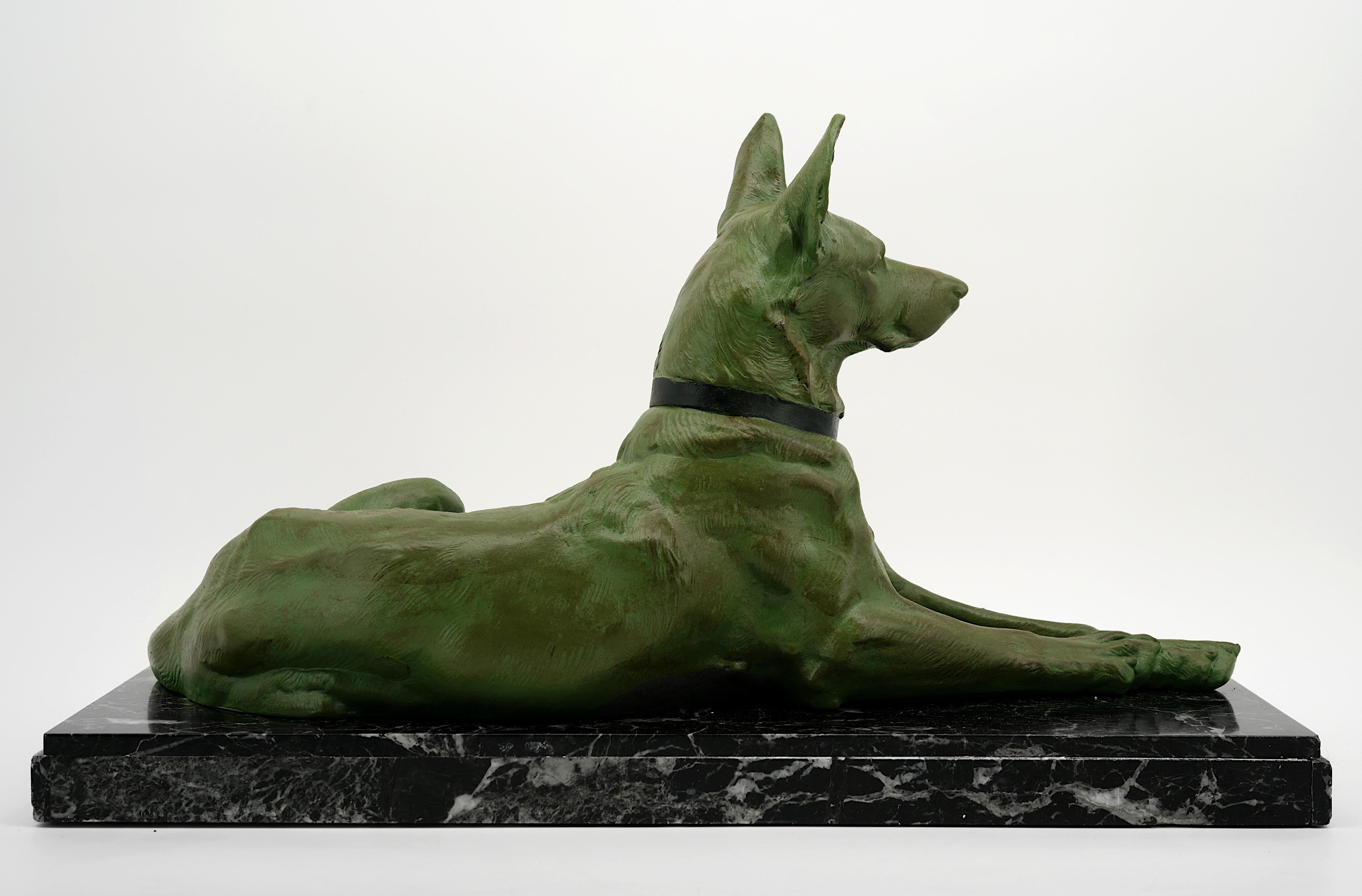Deutscher oder Belgischer Schäferhund Skulptur 1930 (Zink) im Angebot