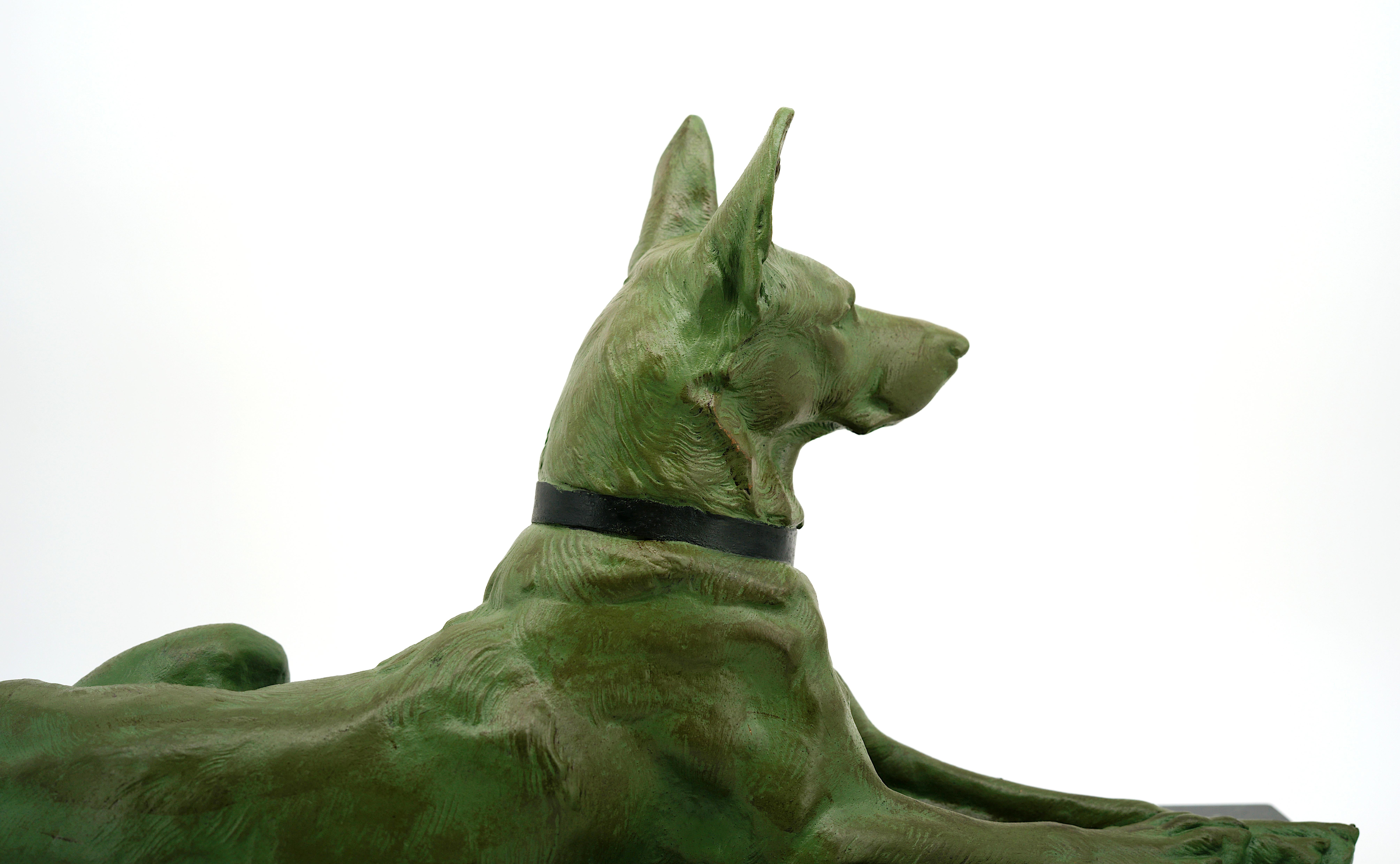 Deutscher oder Belgischer Schäferhund Skulptur 1930 im Angebot 1
