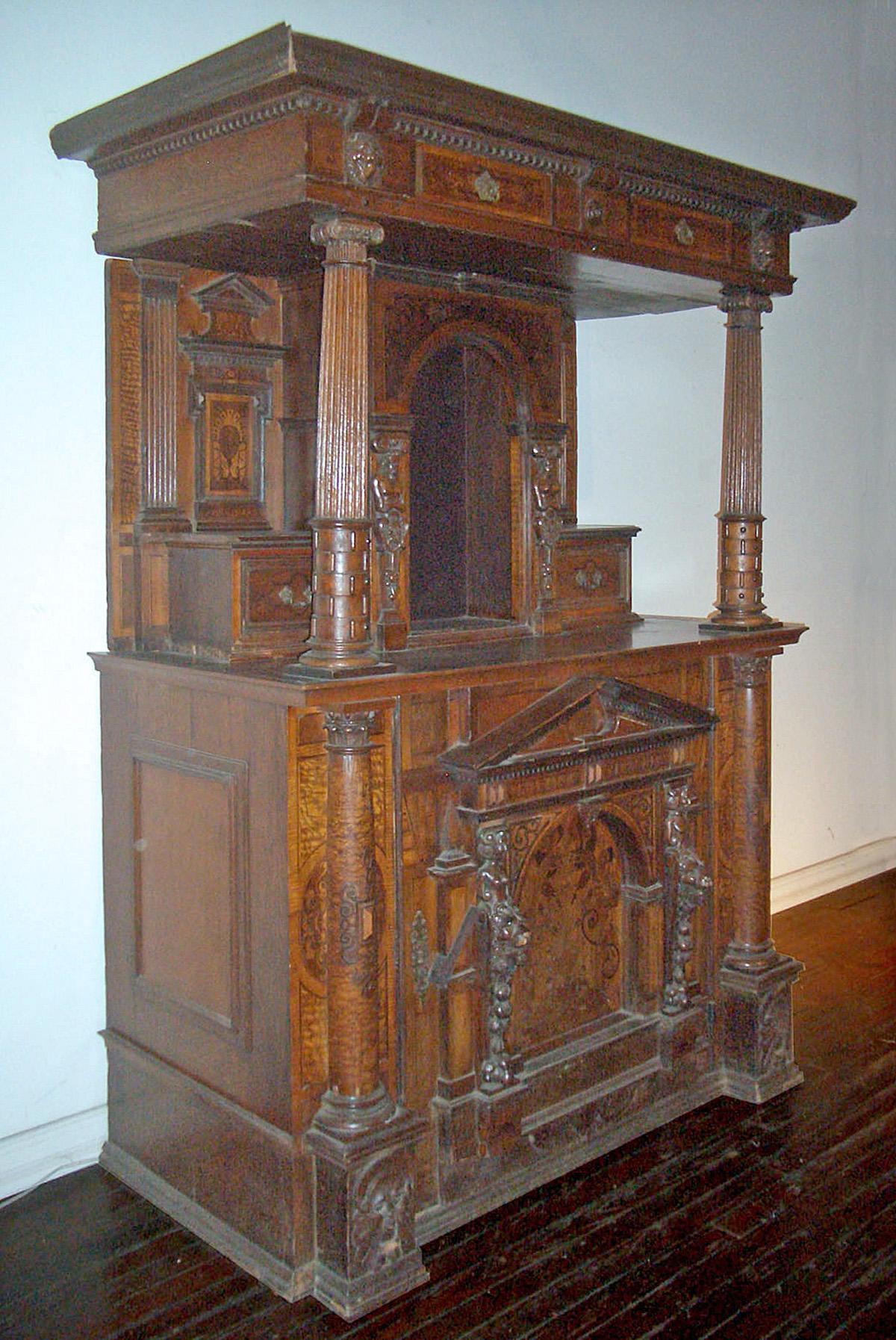 Late Renaissance / Early Baroque Buffet or Dressoir, of Swiss or German origin and dating from the early 17th century. Made of walnut with richly inlaid decorations of fruit wood and maple, and adorned with female and male beautifully carved term