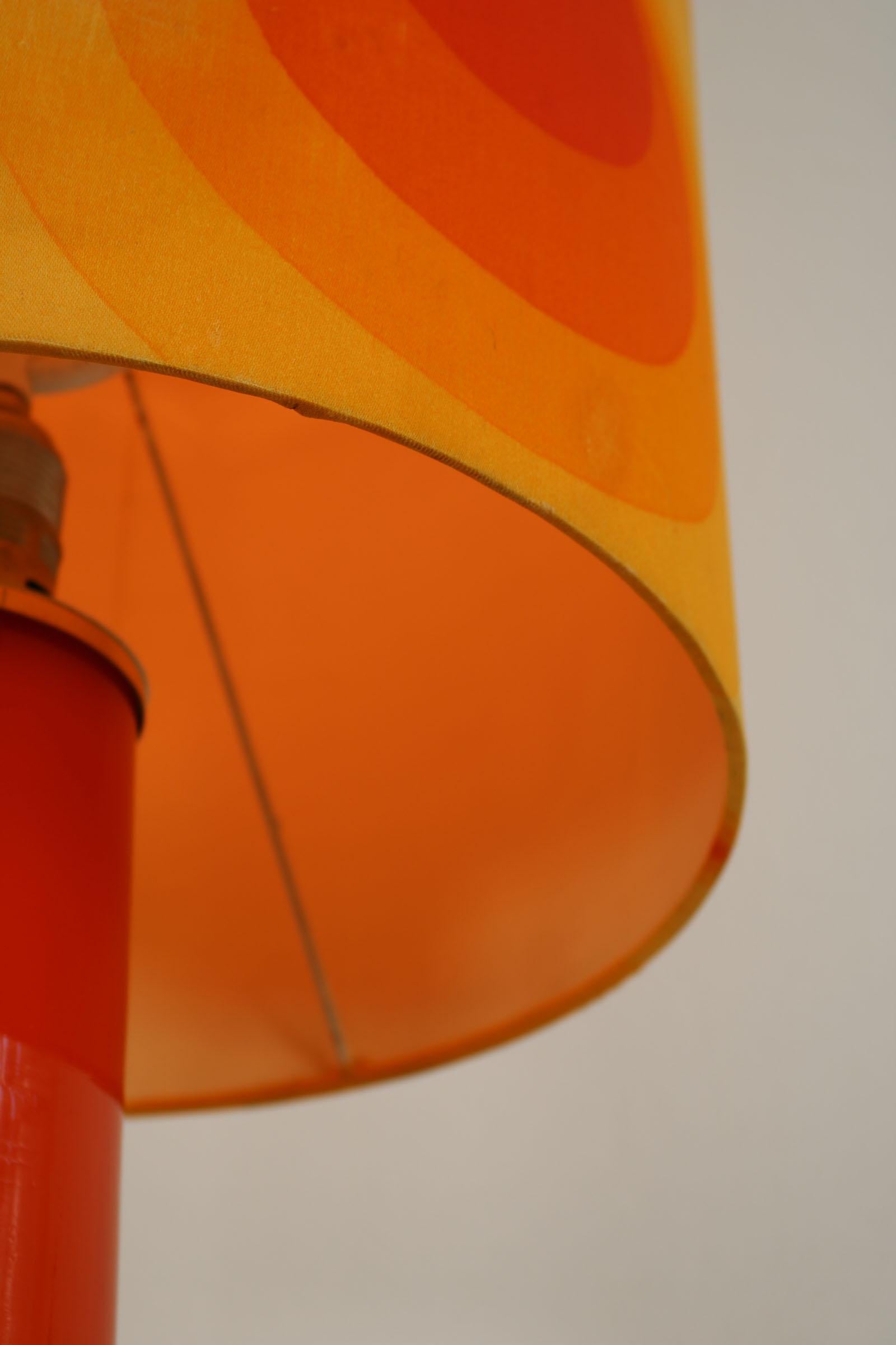 German orange Diese Stehleuchte wurde in den 70er Jahren hergestellt. Stehleuchte It co1970er Jahre – Tischlampe im Angebot 8