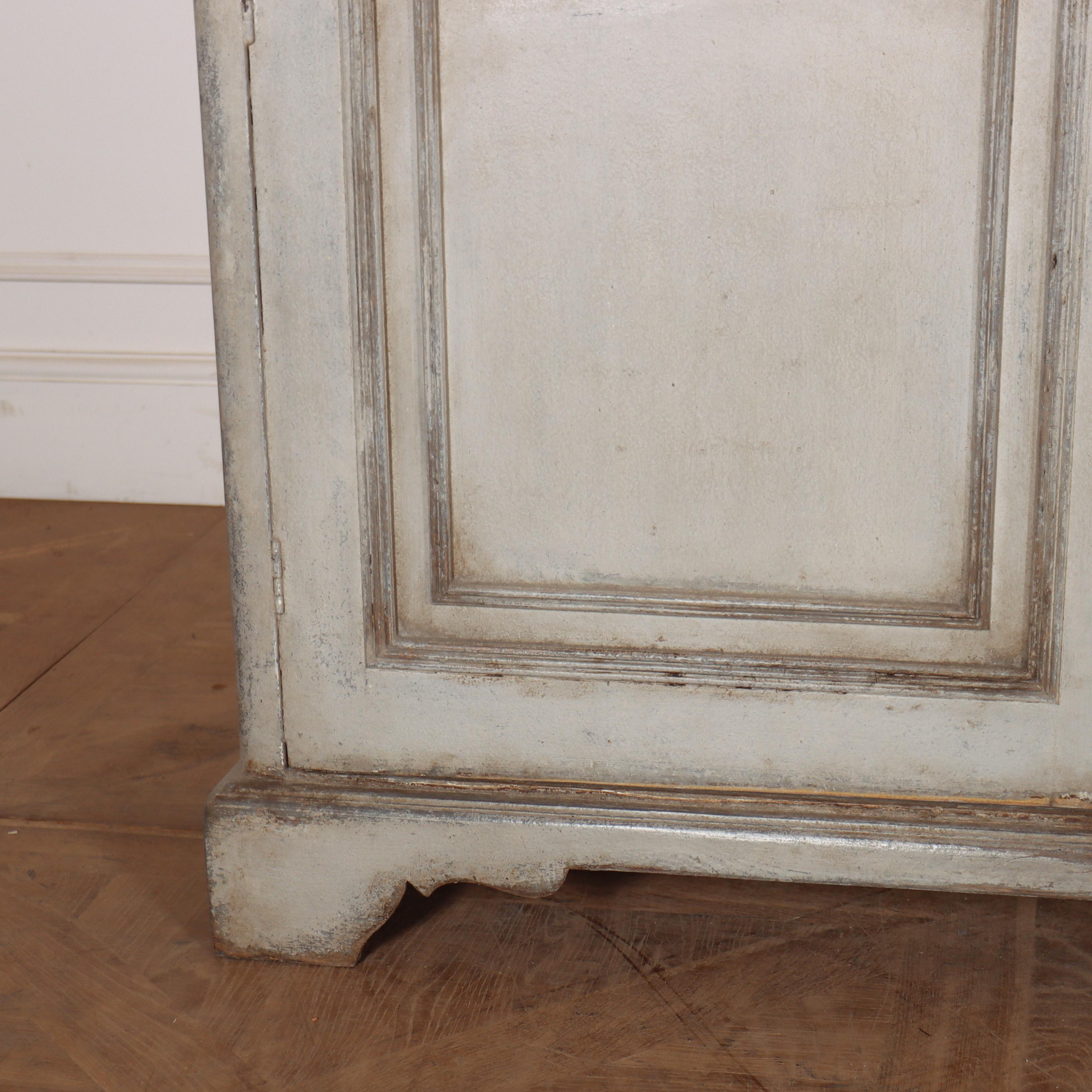 German Painted Pine Enfilade In Good Condition For Sale In Leamington Spa, Warwickshire
