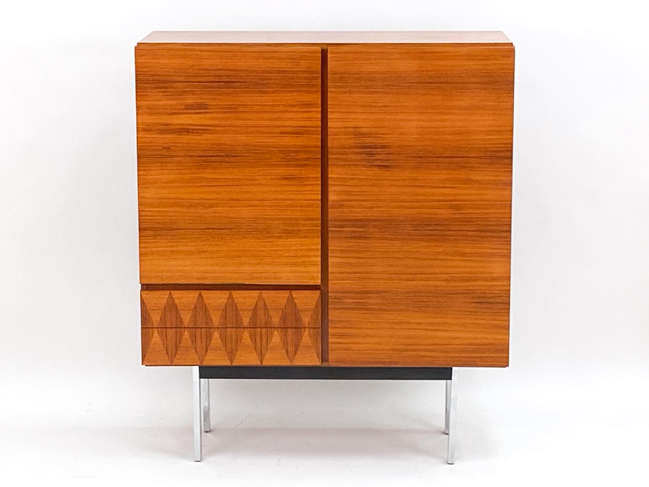 Mid-Century moderno Credenza tedesca in palissandro e cromo con decorazione a intarsio, circa anni '60 in vendita