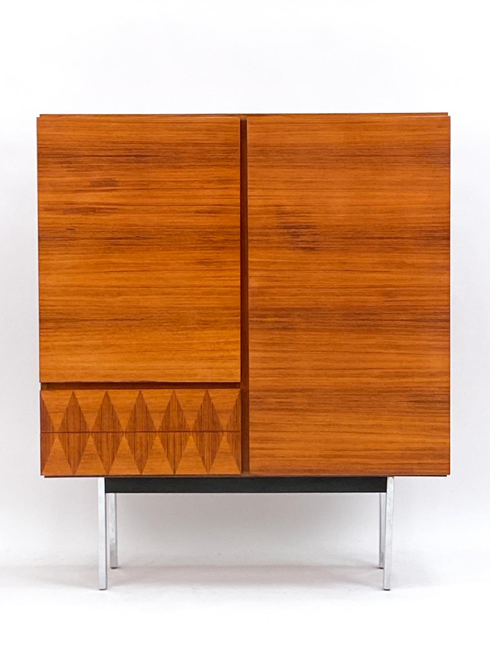 Tedesco Credenza tedesca in palissandro e cromo con decorazione a intarsio, circa anni '60 in vendita