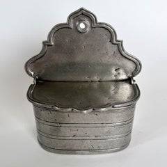 Deutsches Zinn-Wandgefäß mit Deckel, datiert 1820