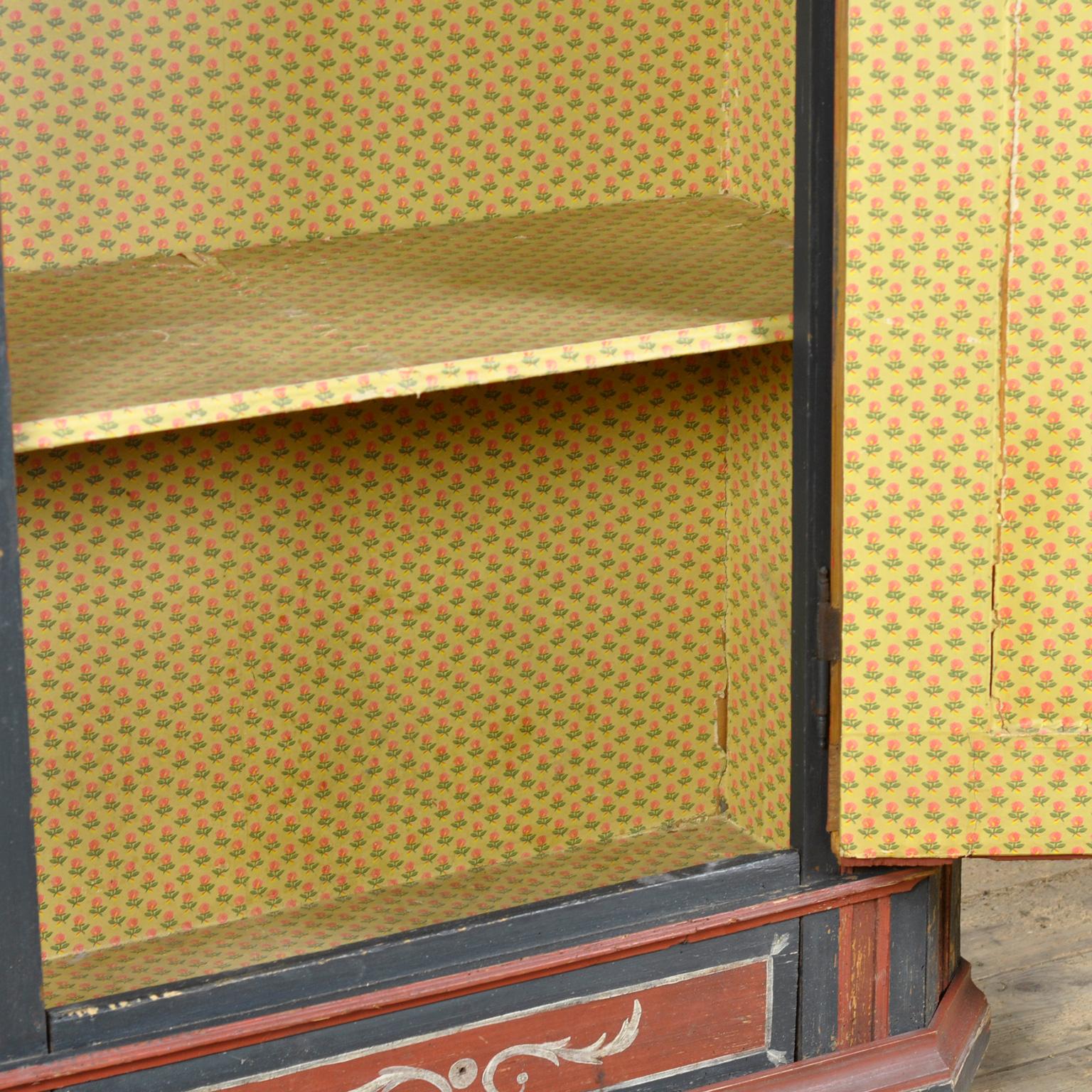 German Pine Painted Wedding Cabinet, anno 1842 In Good Condition In Amsterdam, Noord Holland