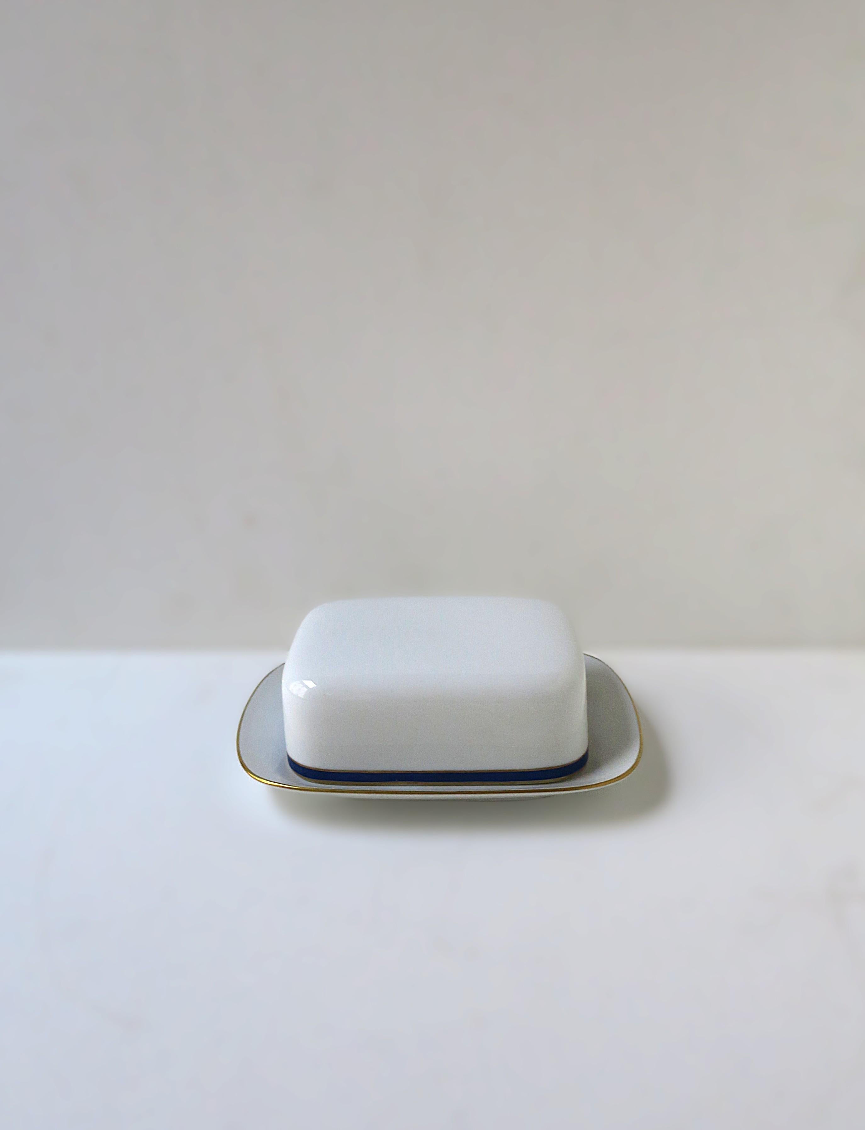 German Porcelain Butter Dish In Good Condition For Sale In New York, NY