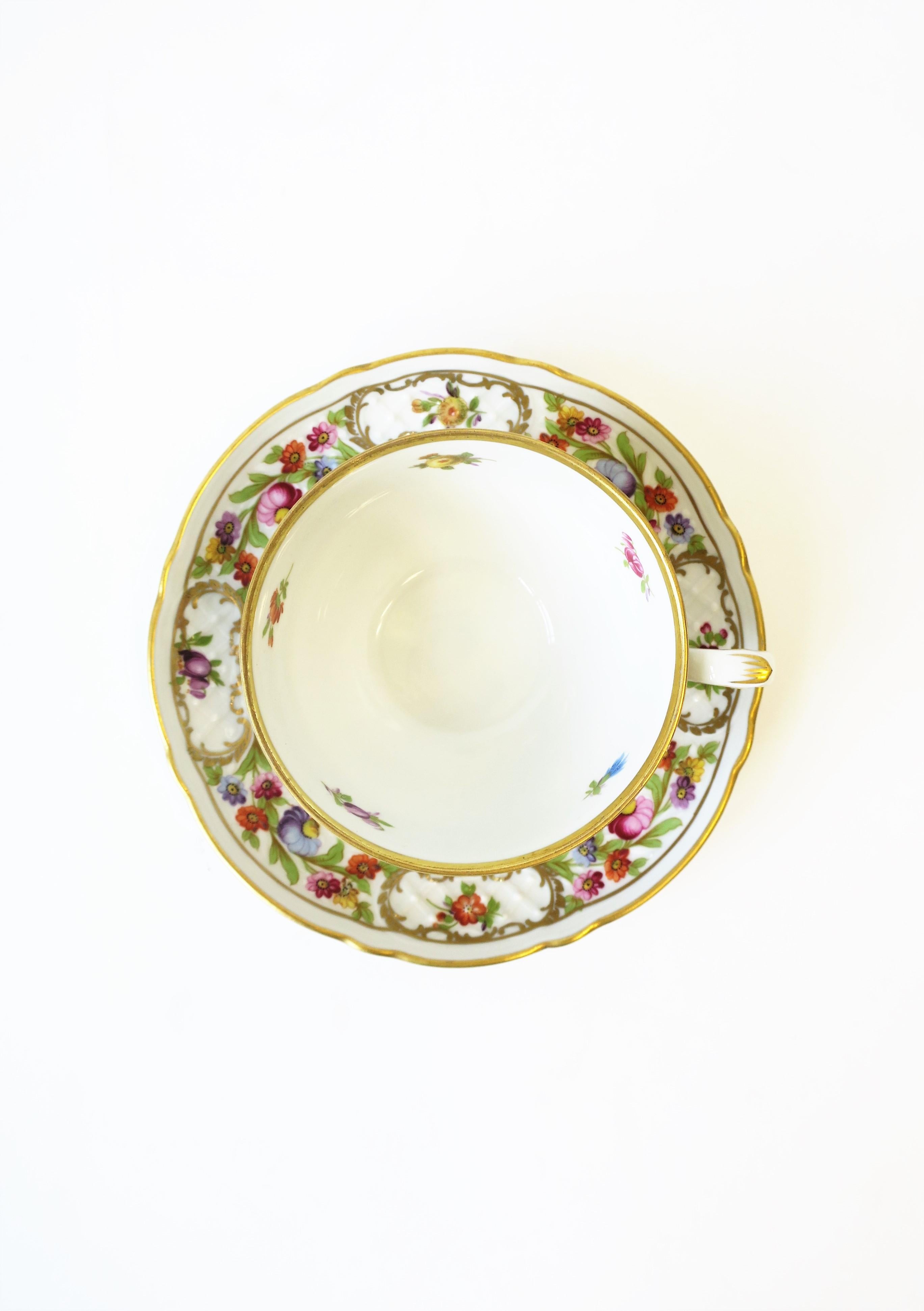 German Porcelain Coffee or Tea Cup and Saucer, Set of 4 For Sale 4