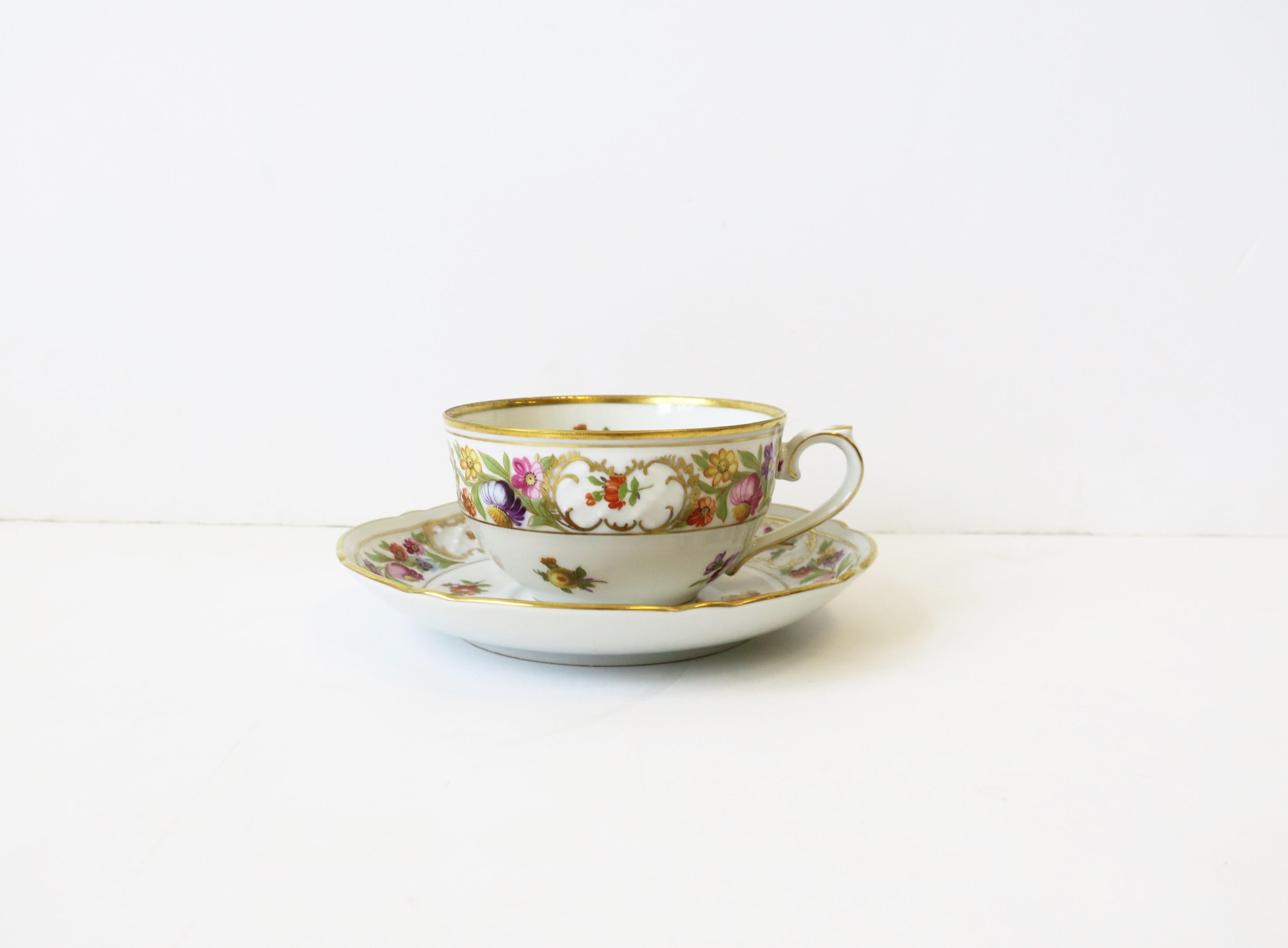 Vernissé Tasse à café ou thé et soucoupe en porcelaine allemande, ensemble de 4 pièces en vente