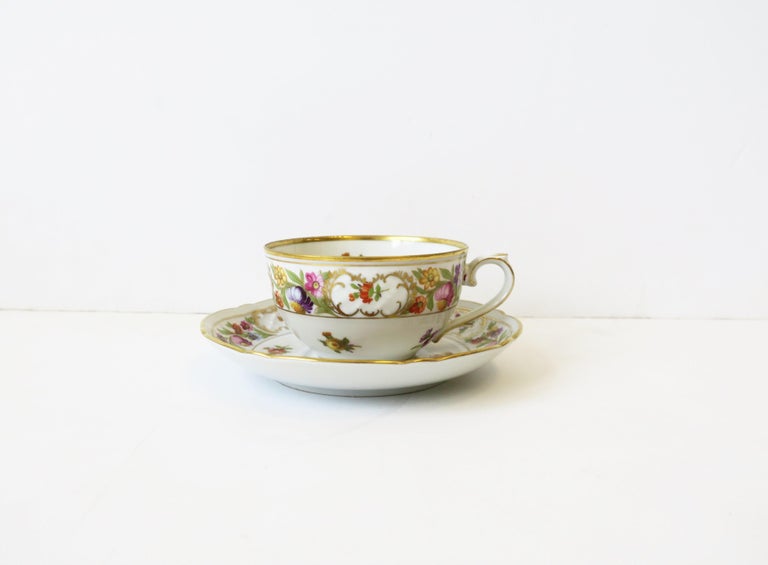 German Porcelain Coffee or Tea Cup and Saucer, Set of 4 In Good Condition For Sale In New York, NY