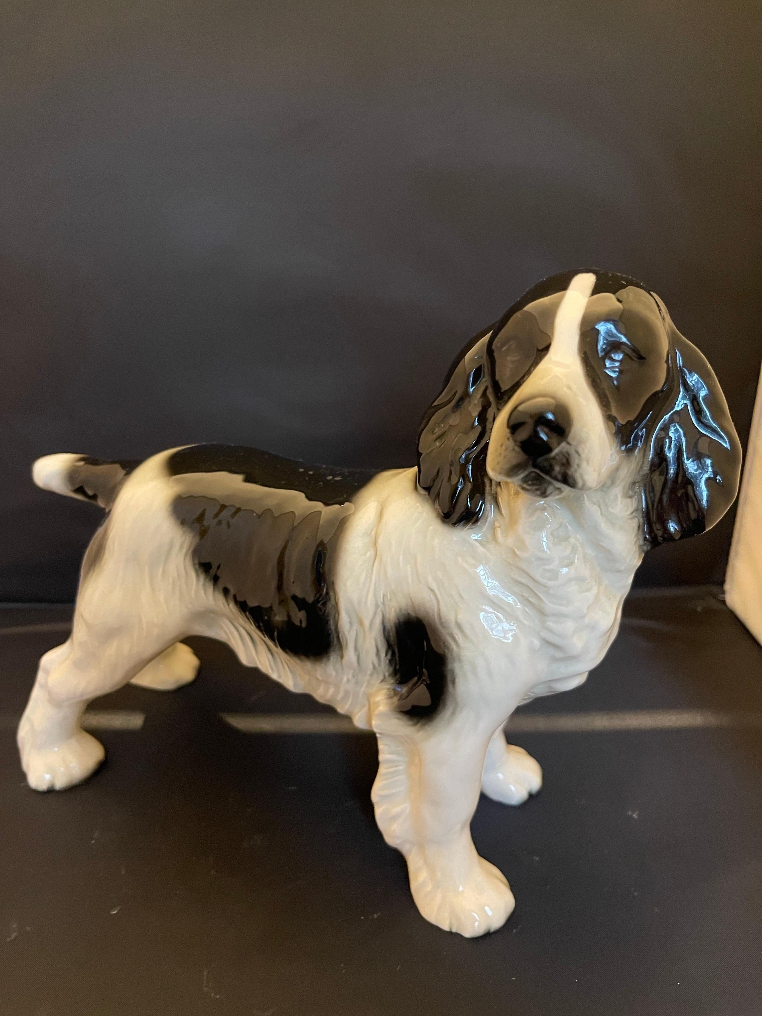 Figure en porcelaine allemande d'un chien d'épagneul cocker, 20e siècle Bon état - En vente à Savannah, GA