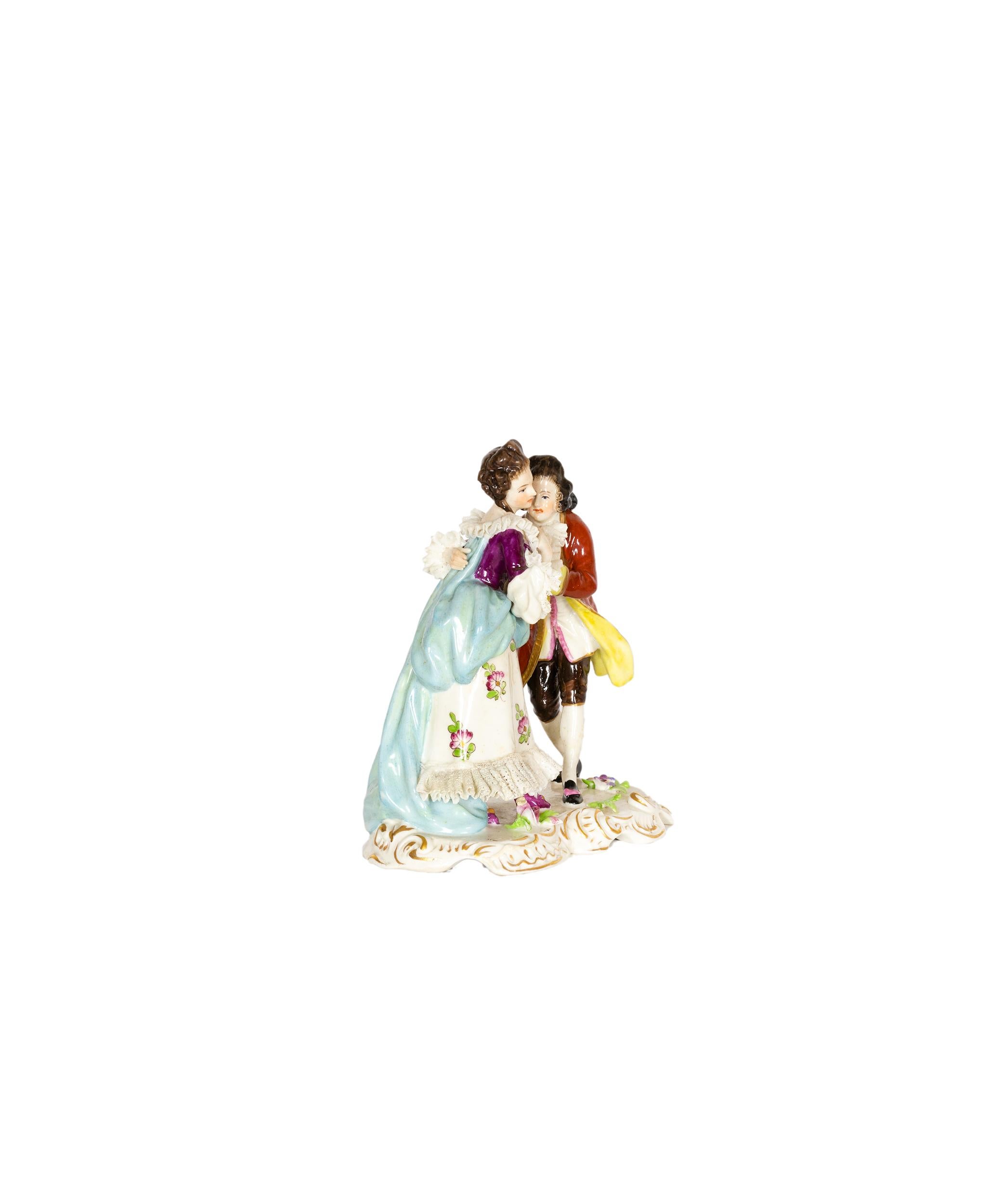 Figurilla de porcelana alemana de pareja enamorada, Volkstedt, Siglo XIX Alemán en venta