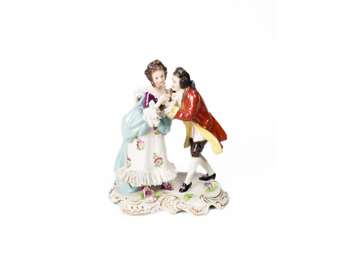 Figurilla de porcelana alemana de pareja enamorada, Volkstedt, Siglo XIX Porcelana en venta