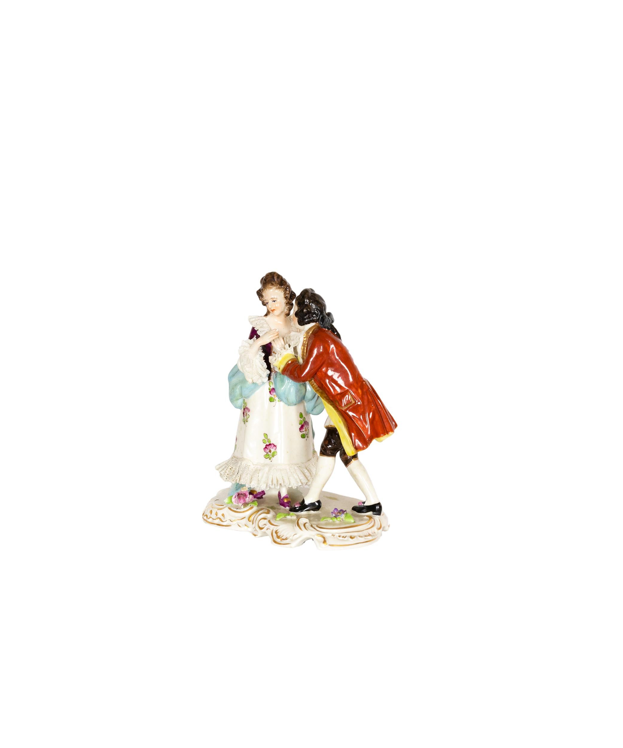 Neobarocco German Porcelain Figurine Statue of Loving Couple, Volkstedt, 19th Century in vendita