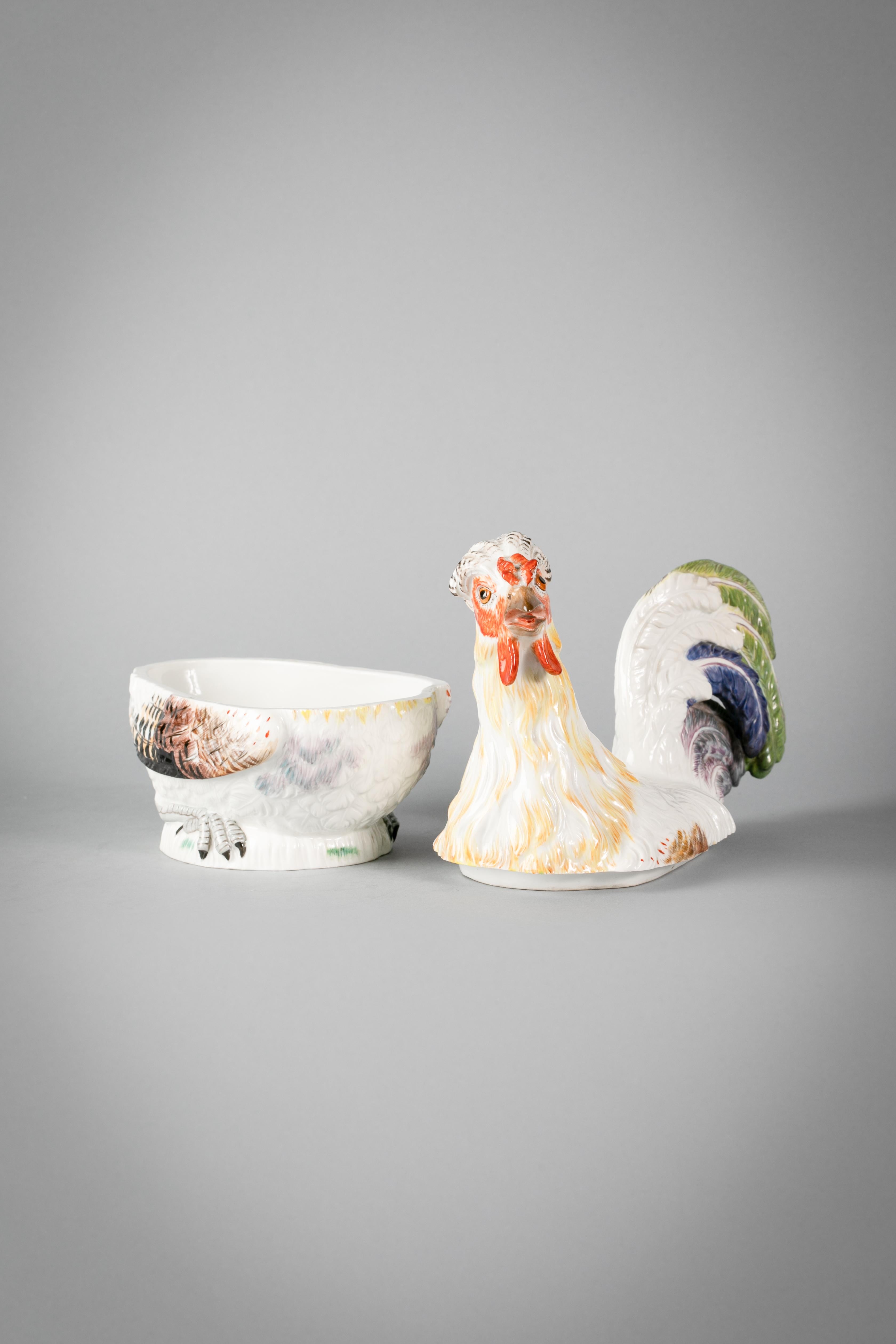 German Porcelain Hen Box, Meissen, circa 1900 In Excellent Condition For Sale In New York, NY