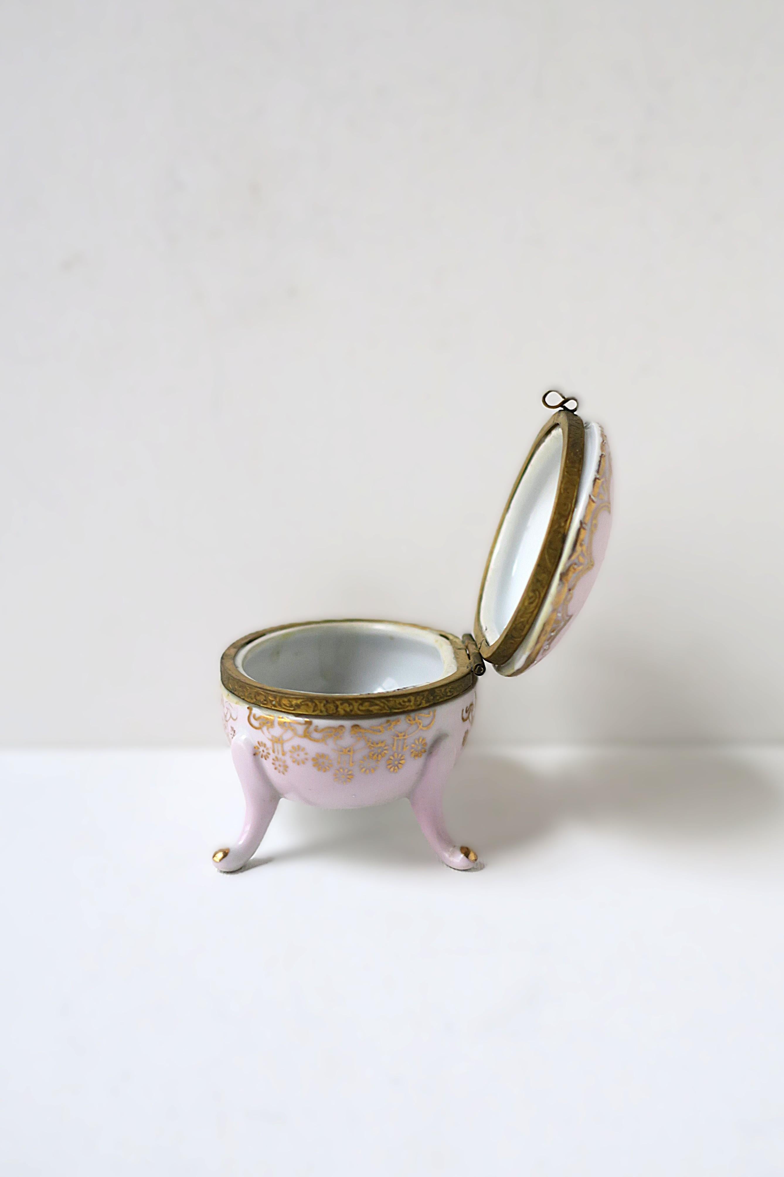 German Porcelain Jewelry Box For Sale 5