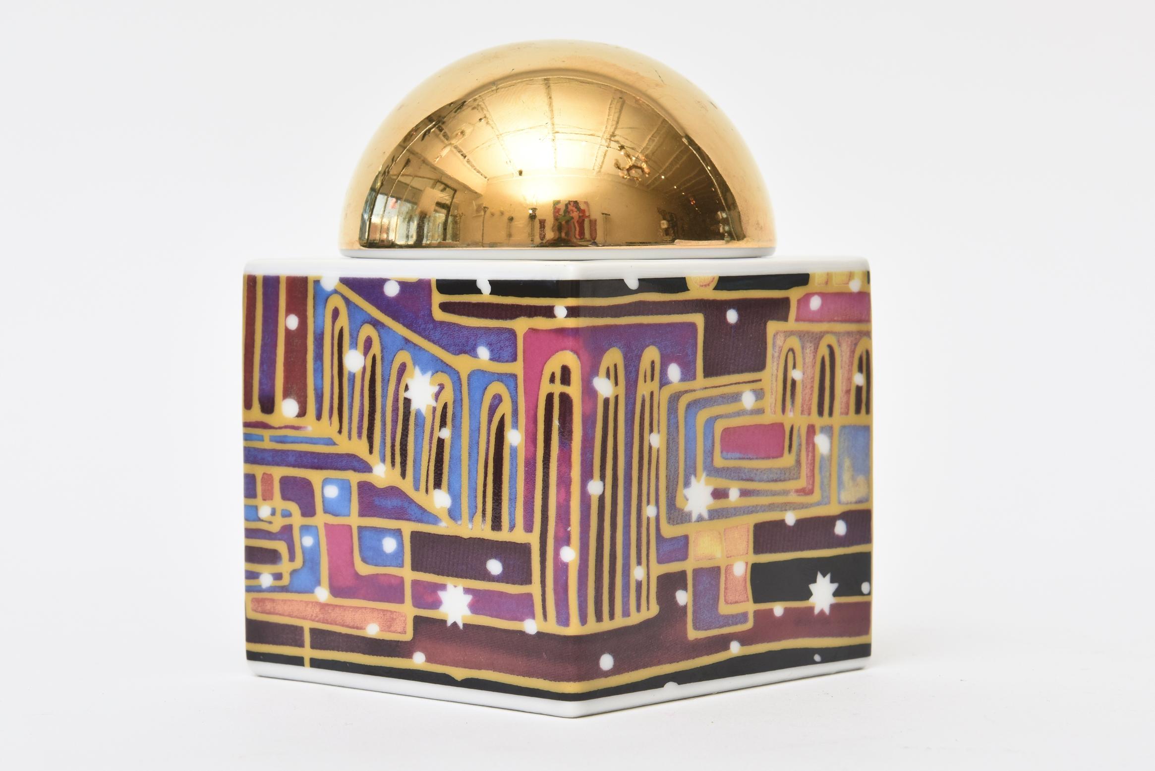 German Porcelain Modern Two Part Gold-Plated and Hand-Painted Box In Good Condition In North Miami, FL