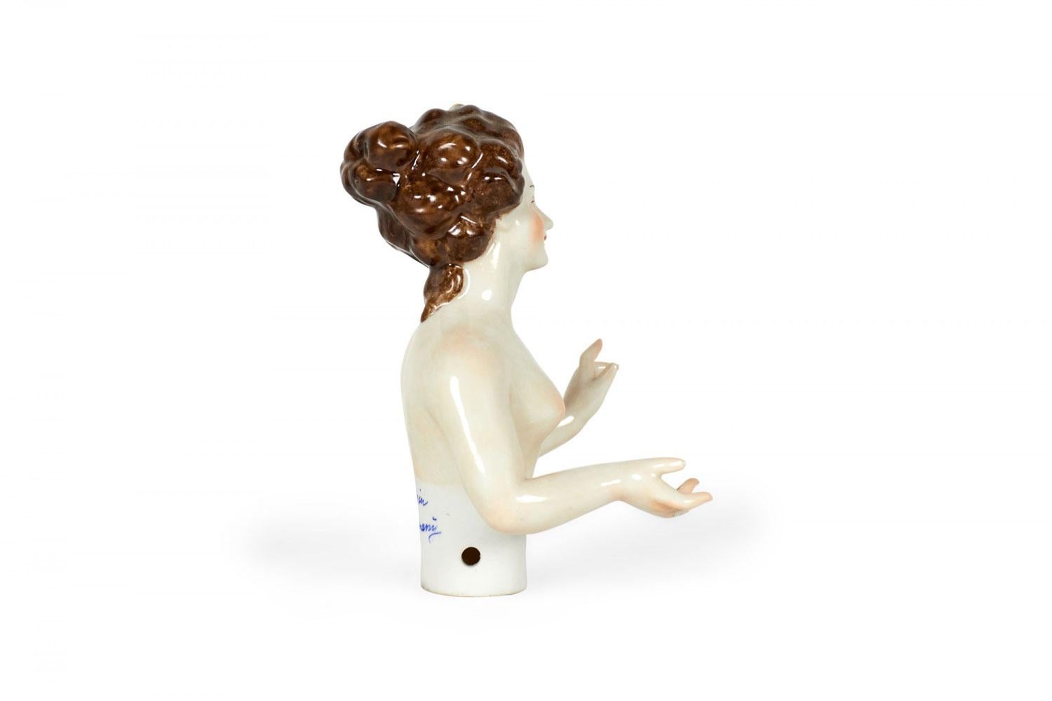 Allemand Figurine de femme nue en porcelaine allemande en vente
