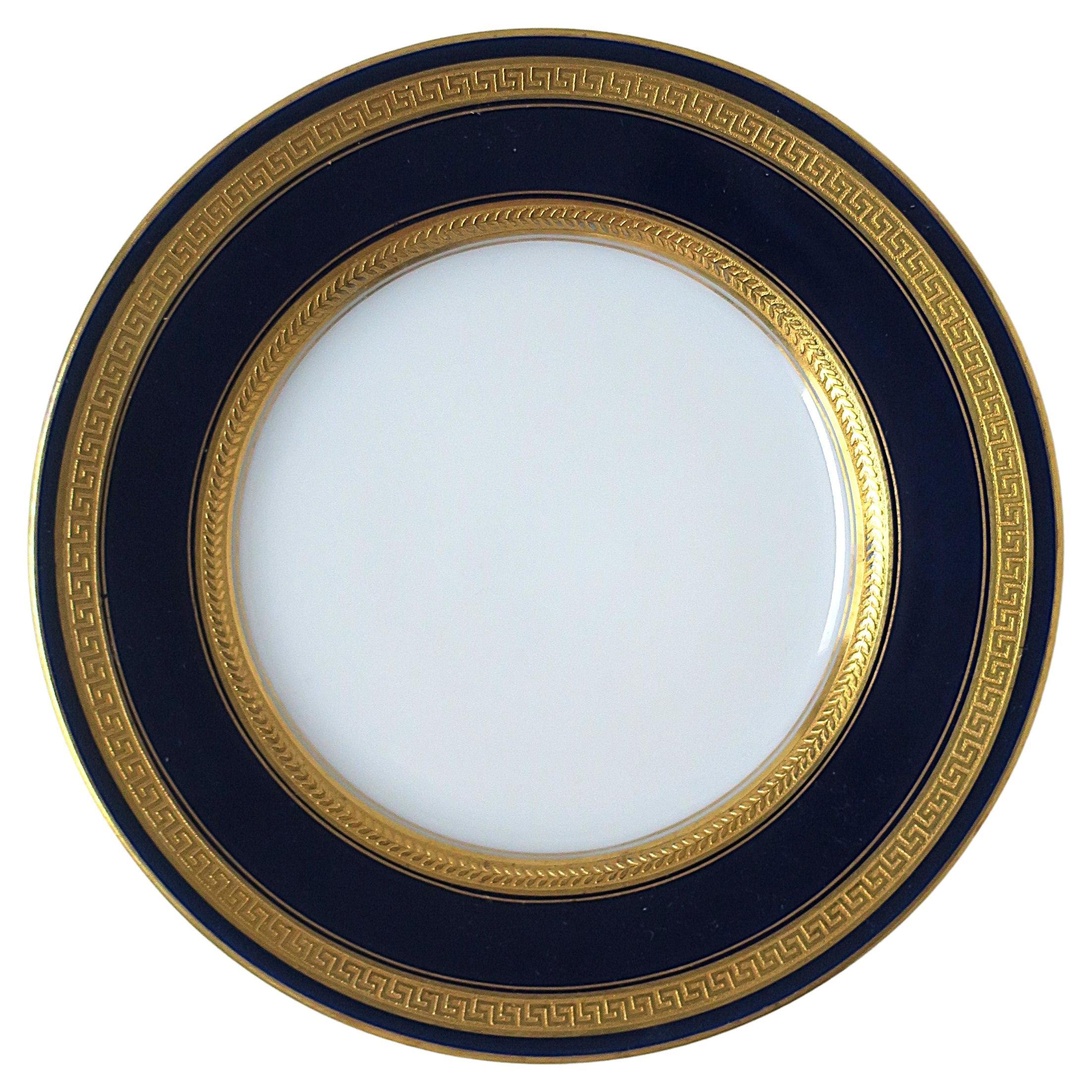 Deutsche Porzellanteller Blau Gold Griechischer Schlüssel, Paar im Angebot