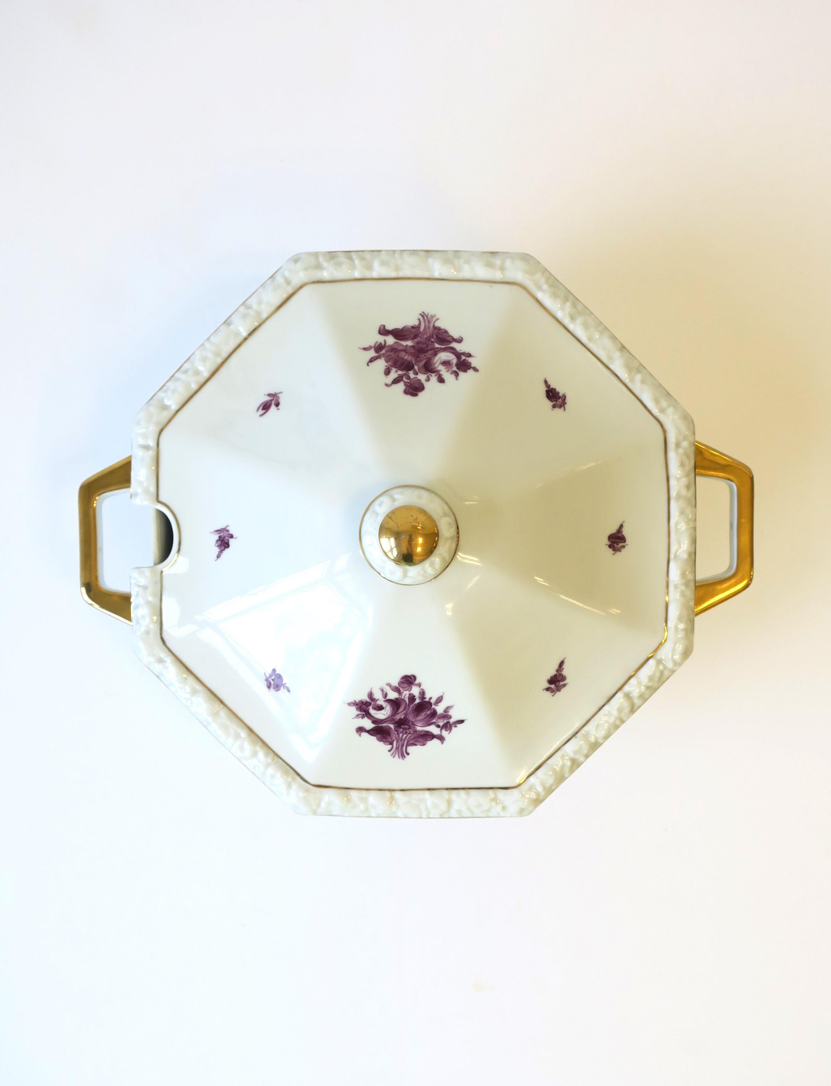 20ième siècle Soupière à stew en porcelaine avec détails en or de Rosenthal, Allemagne en vente