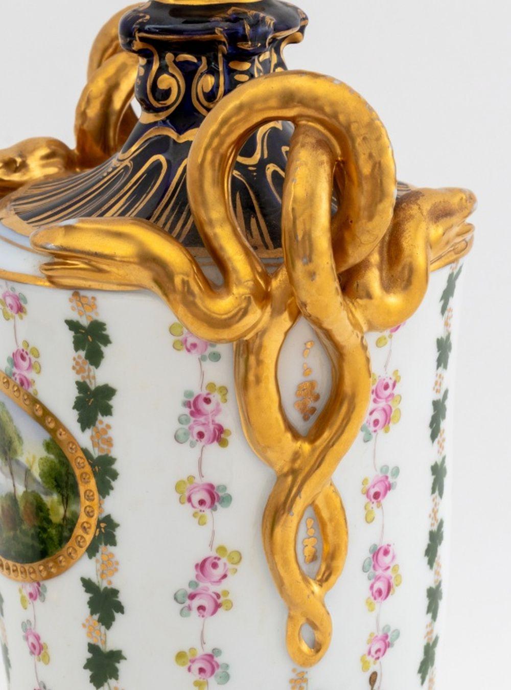 Deutsche Porzellanvase mit zwei Henkeln (19. Jahrhundert) im Angebot