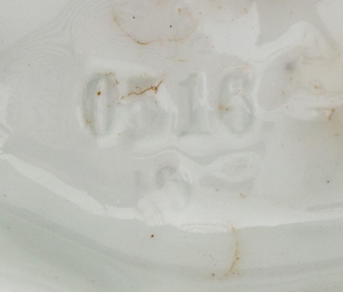 Deutsche Porzellanvase mit zwei Henkeln im Angebot 4