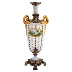 Deutsche Porzellanvase mit zwei Henkeln