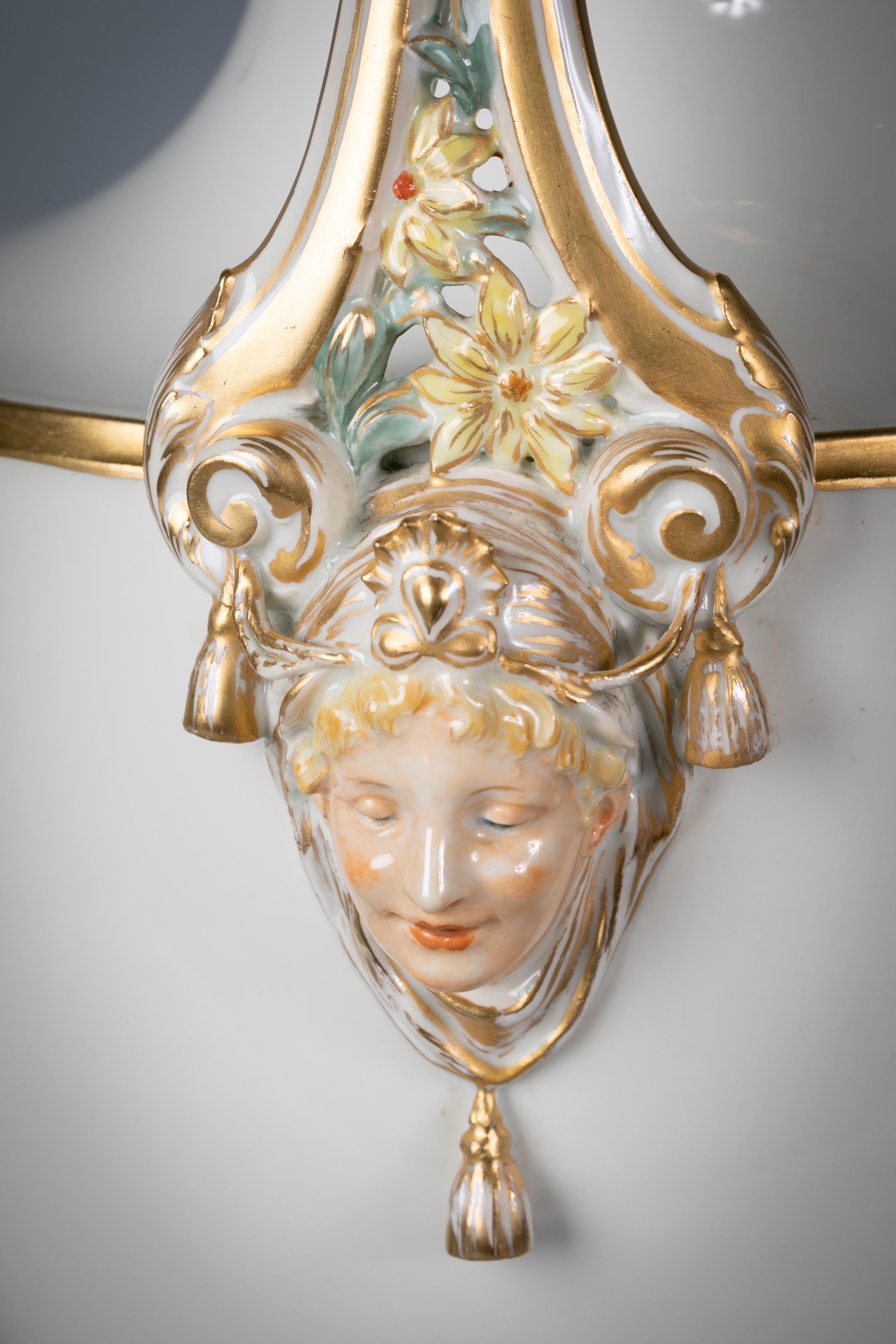 Deutsche Deckelvase aus deutschem Porzellan mit zwei Henkeln, Berlin, um 1880 2