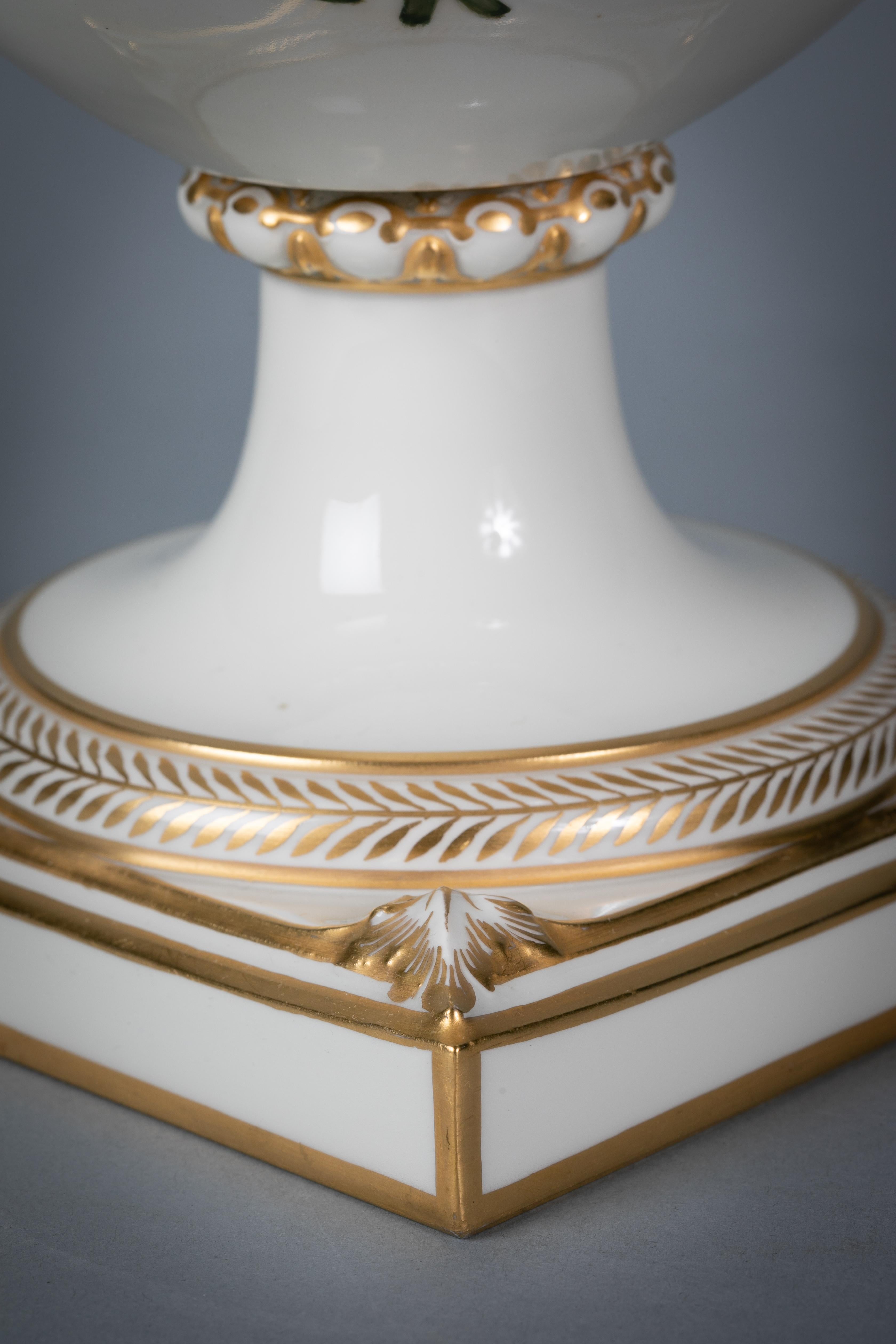Deutsche Deckelvase aus deutschem Porzellan mit zwei Henkeln, Berlin, um 1880 4