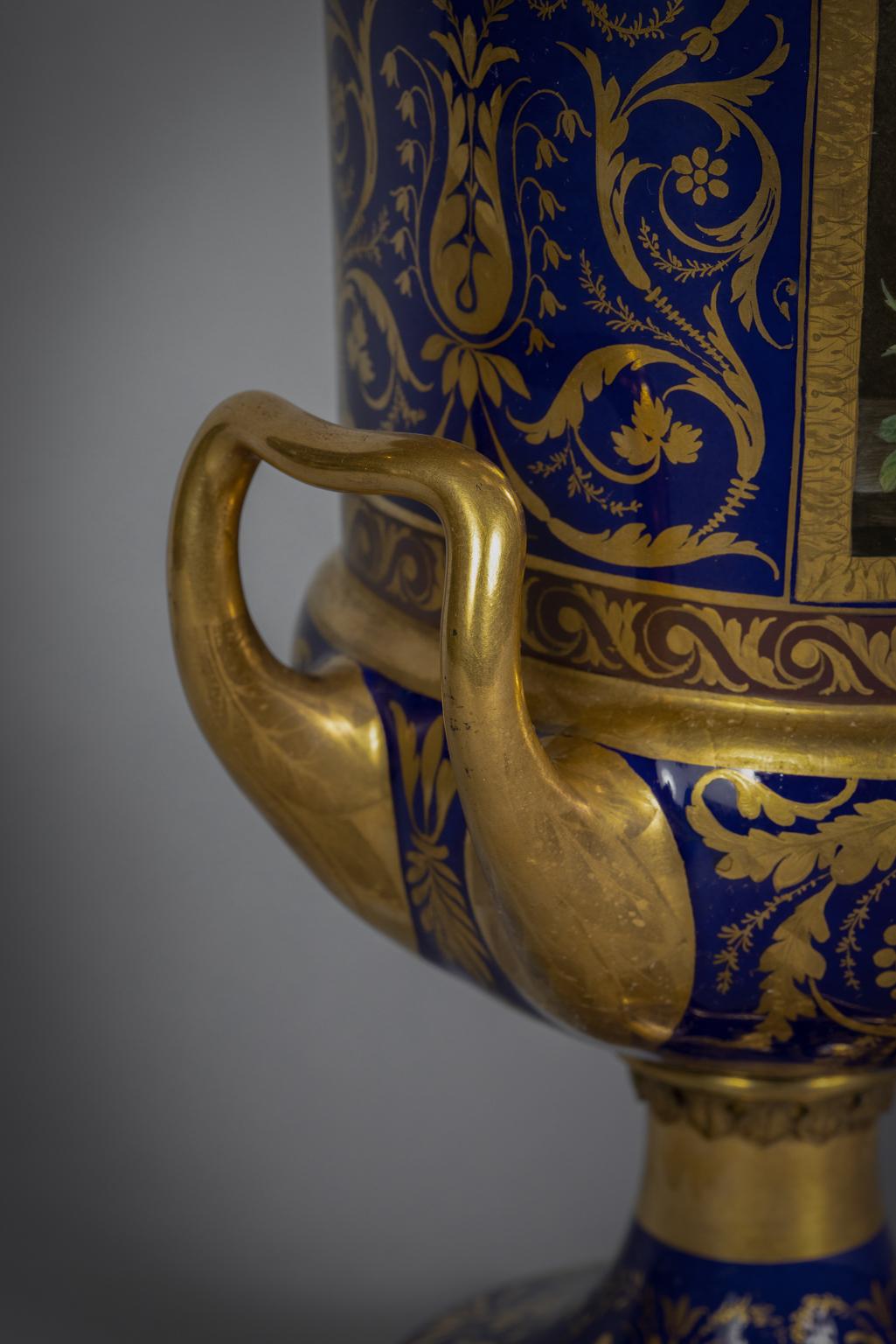 Deutsche Vase aus deutschem Porzellan mit zwei Henkeln, um 1820 im Zustand „Gut“ im Angebot in New York, NY