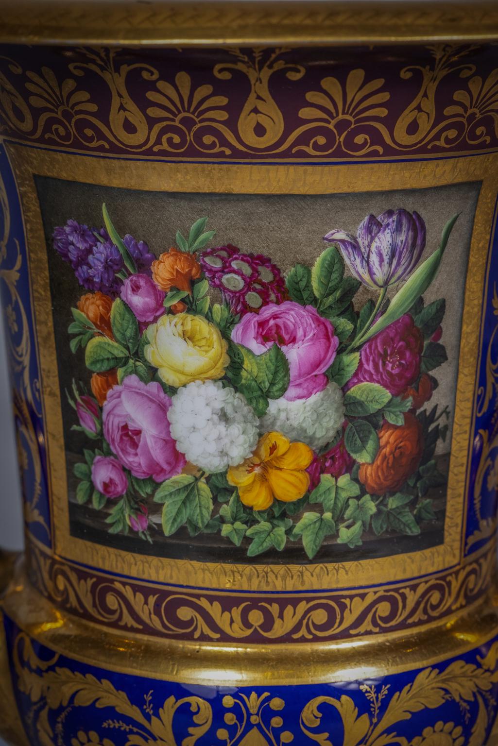 Deutsche Vase aus deutschem Porzellan mit zwei Henkeln, um 1820 im Angebot 2