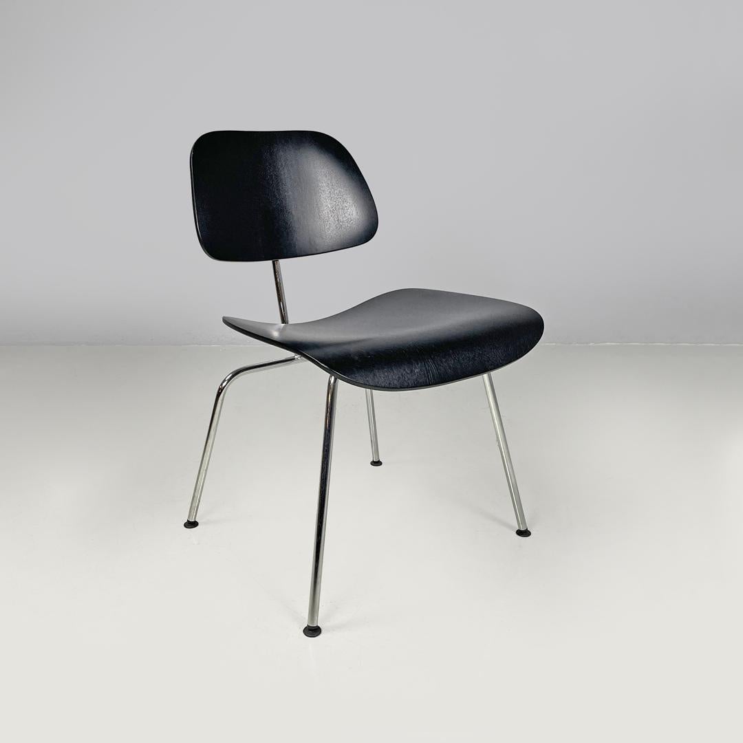 German postmodern black wooden Chair by Charles and Ray Eames for Vitra, 2000s
Chair model DCM in black wood. The seat and back are rounded with enveloping sides, the structure is in chromed metal rod. With four black plastic feet.
Produced by Vitra