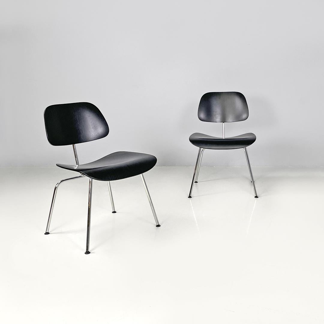 German postmodern black wooden chairs by Charles and Ray Eames for Vitra, 2000s
Pair of chairs model DCM in black wood. The seat and back are rounded with enveloping sides, the structure is in chromed metal rod. With four black plastic